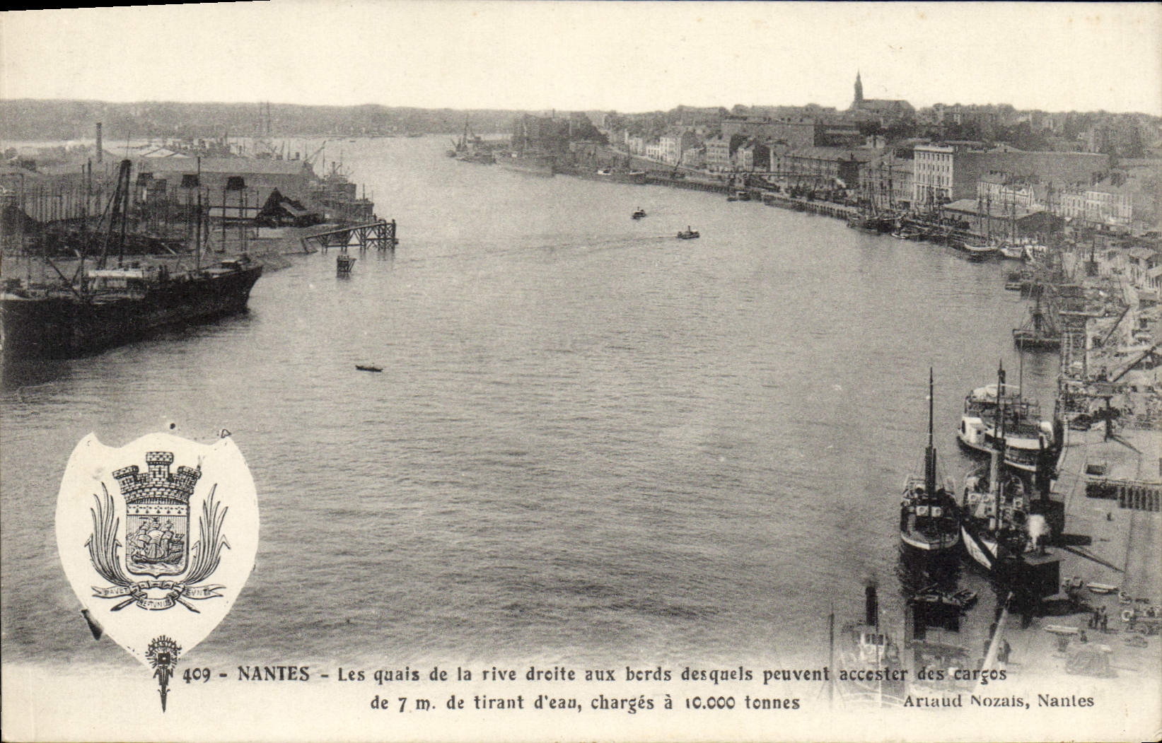 CPA Nantes Les quais de la rive droite cargos