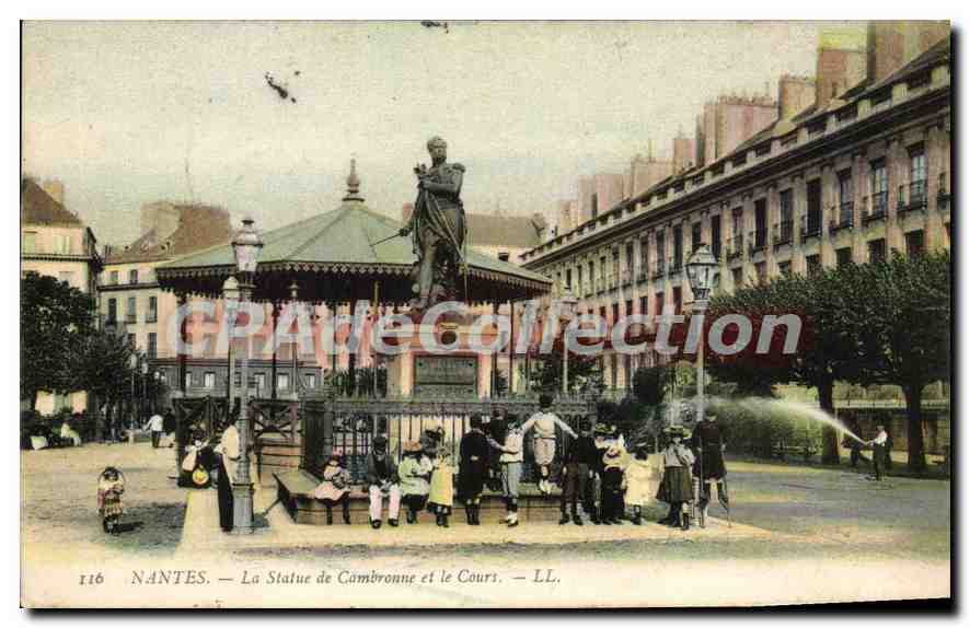 CPA Nantes la statue de Cambronne et le Cours 
