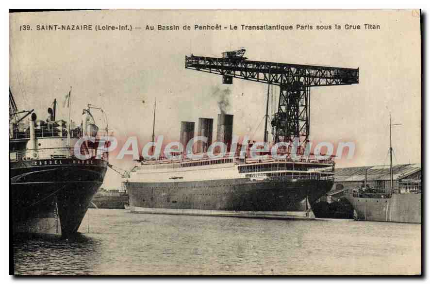 CPA Saint Nazaire Loire Inf au Bassin de Penhoet le transatlantique Paris sous la Grue Titan 