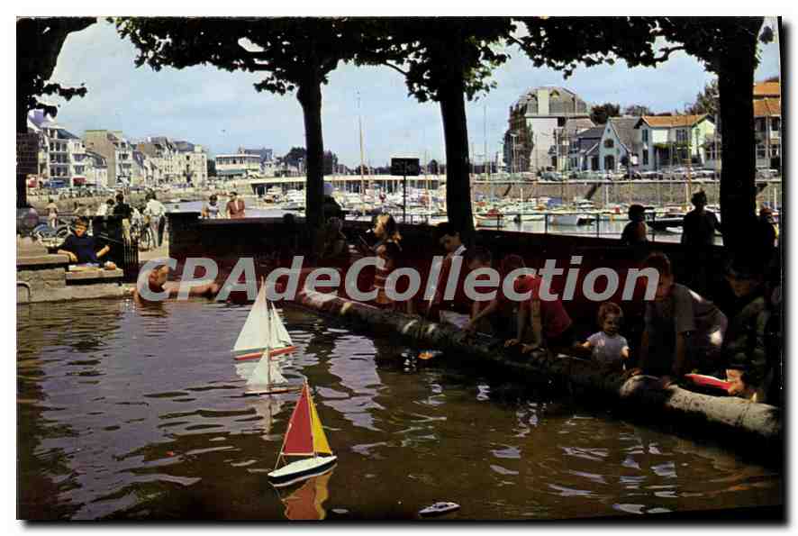 CPSM La Cote d'Amour le Pouliguen sur le quai Jules Sandeau le bassin des enfants au fond le Port 