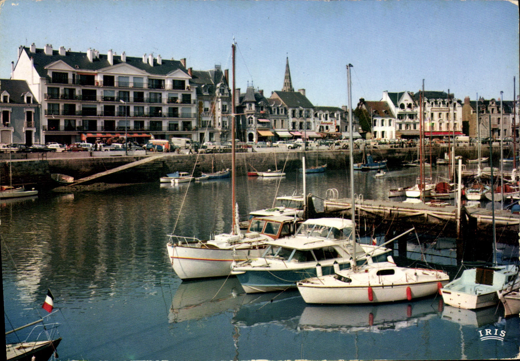 CPSM Le Pouliguen le Quai l'eglise et les Yachts 