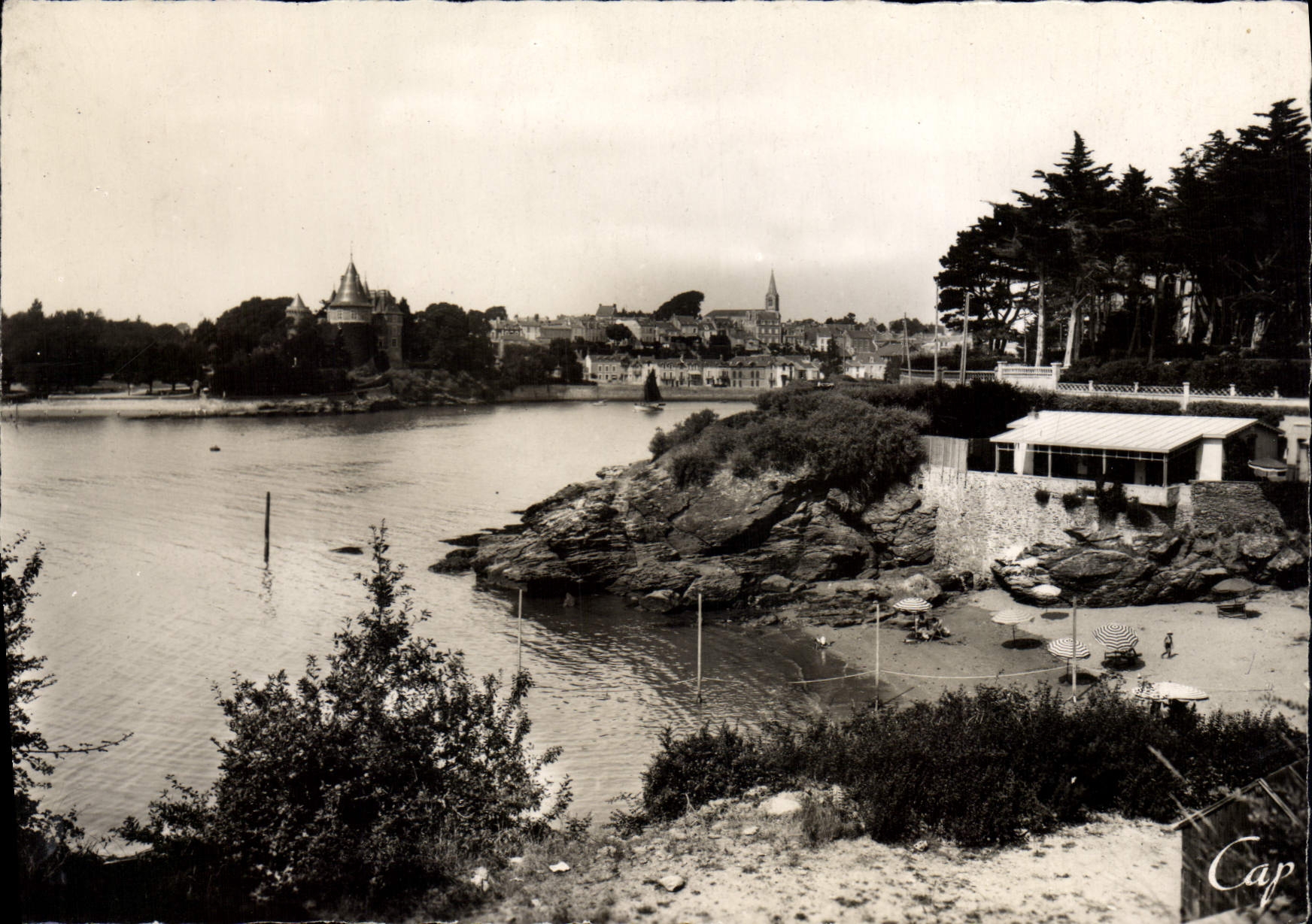 CPSM Pornic l'entree du Port et les Bains de l'Anse aux Lapins 