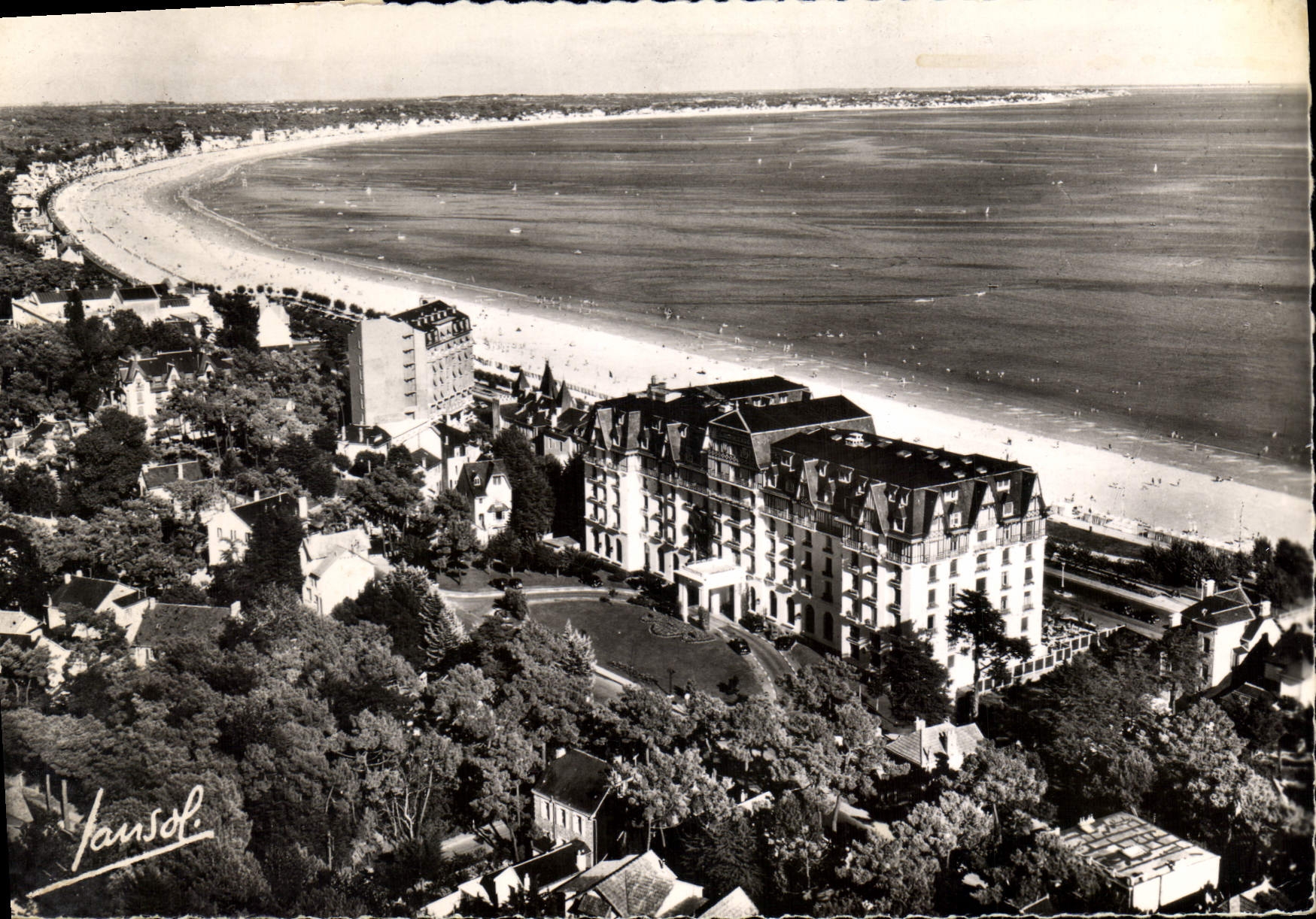 CPSM La Cote d'Amour la Baule L Inf vue panoramique de la Baie hotel l'Hermitage 