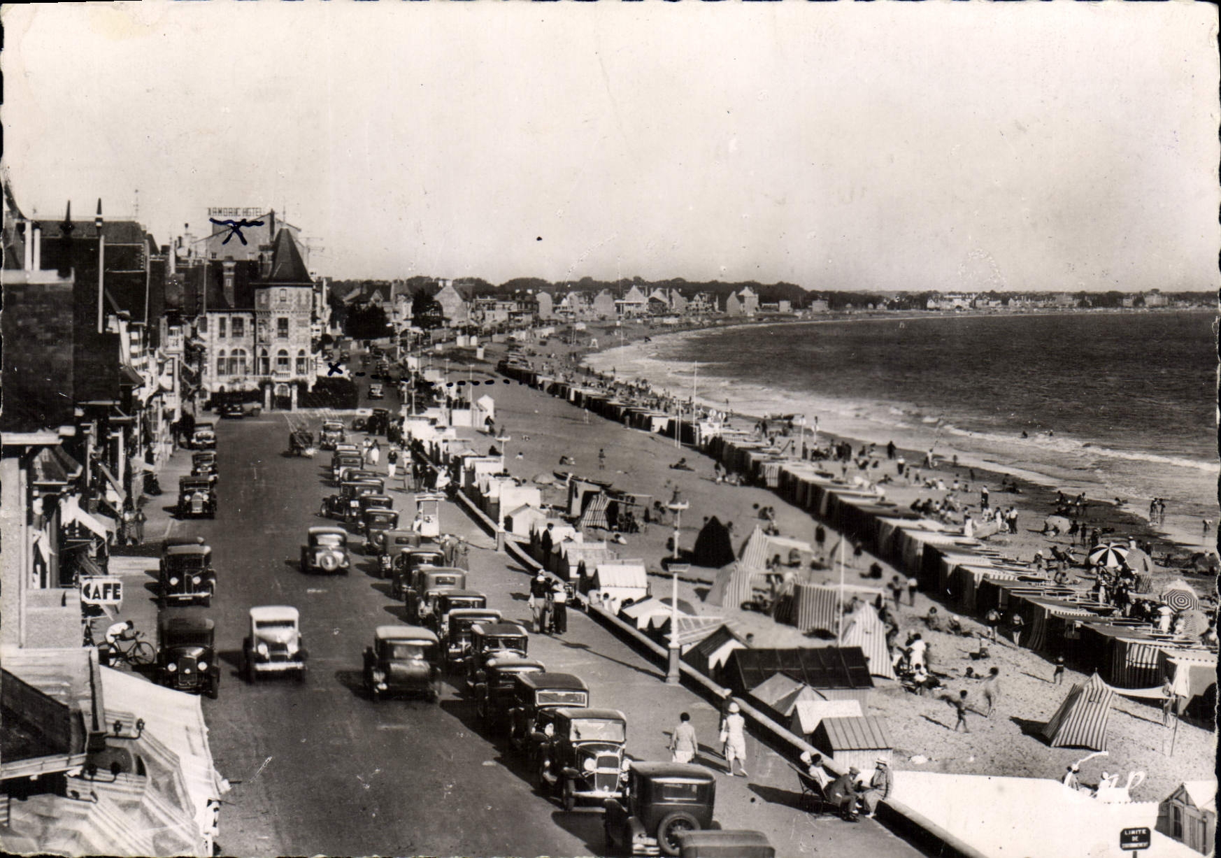 CPSM La Baule boulevard de l'Ocean vue vers pornichet hotel adriana
