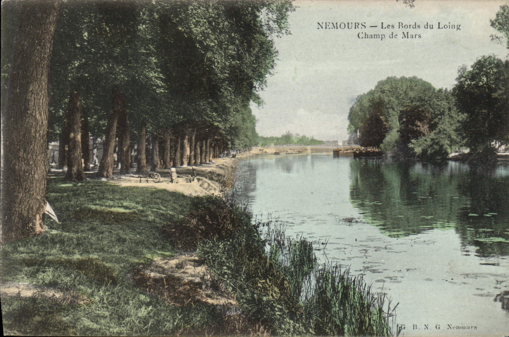 NEMOURS — Les Bords du Loing — Champ de Mars