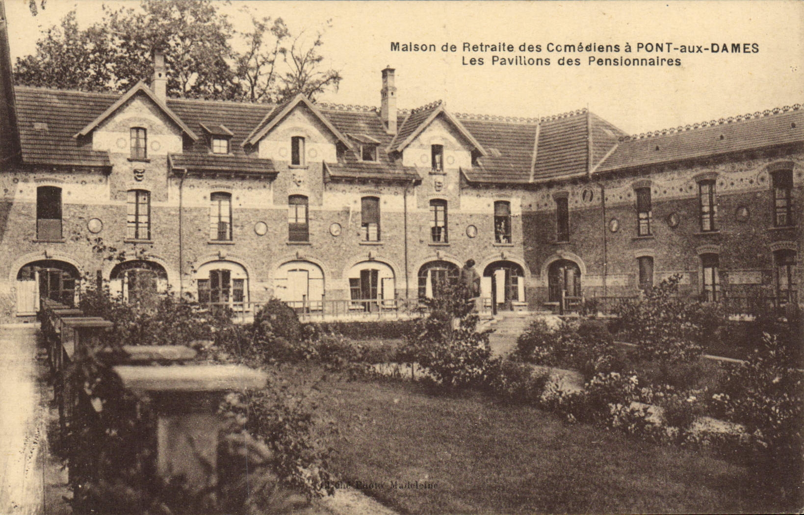 Maison de Retraite des Comédiens à Pont-aux-Dames — Les Pavillons des Pensionnaires — Édition Pucho Maletteine