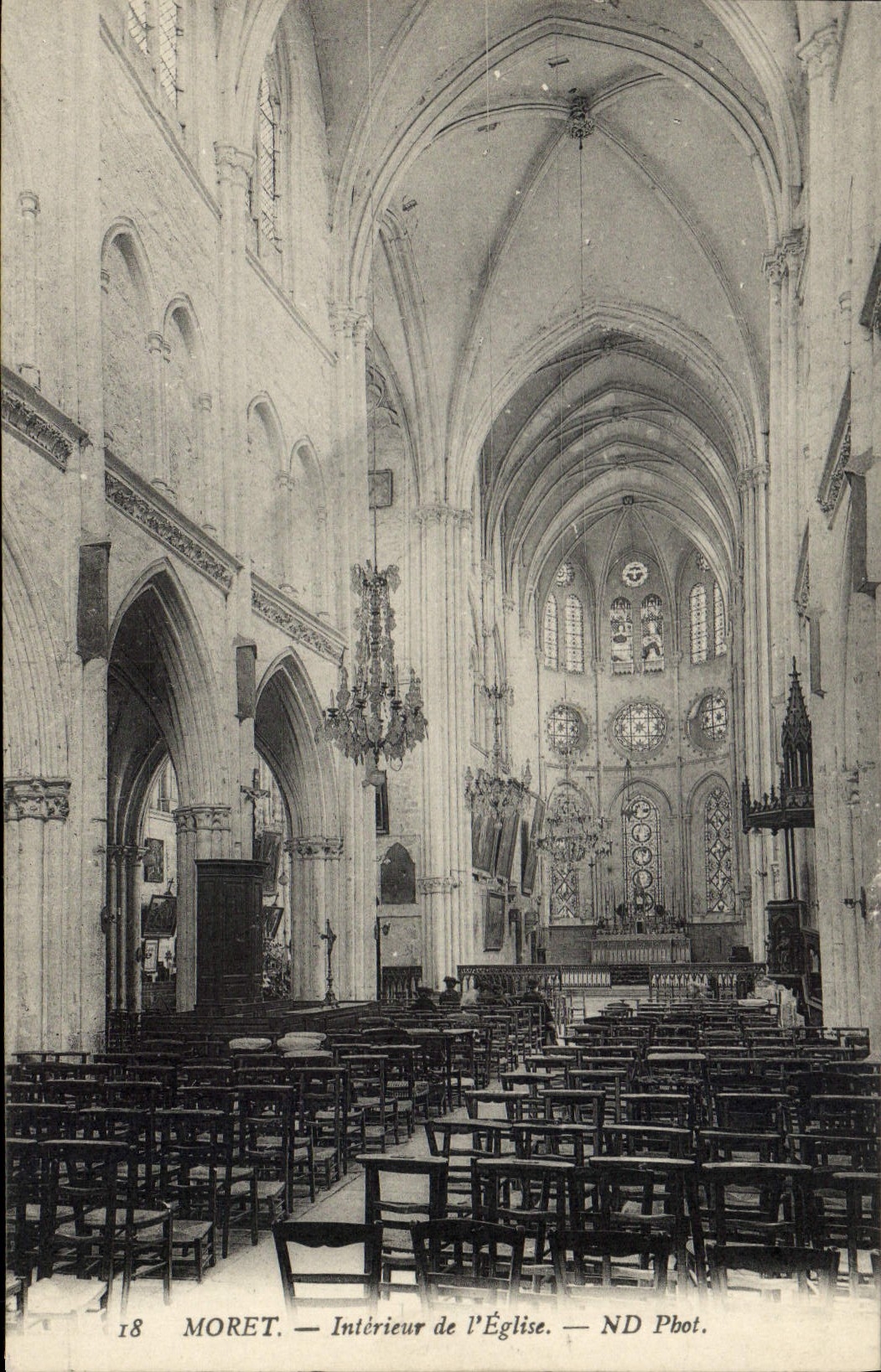 Moret — Intérieur de l'Église — ND Pbot.