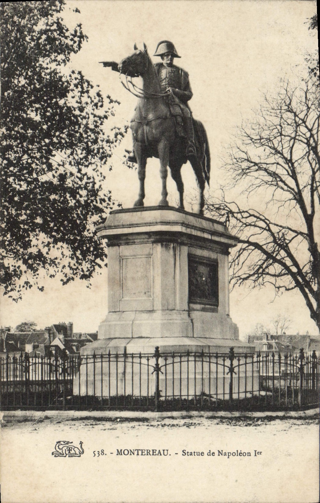 Montereau - Estatua de Napoleón Ier — editor PF, n° 538