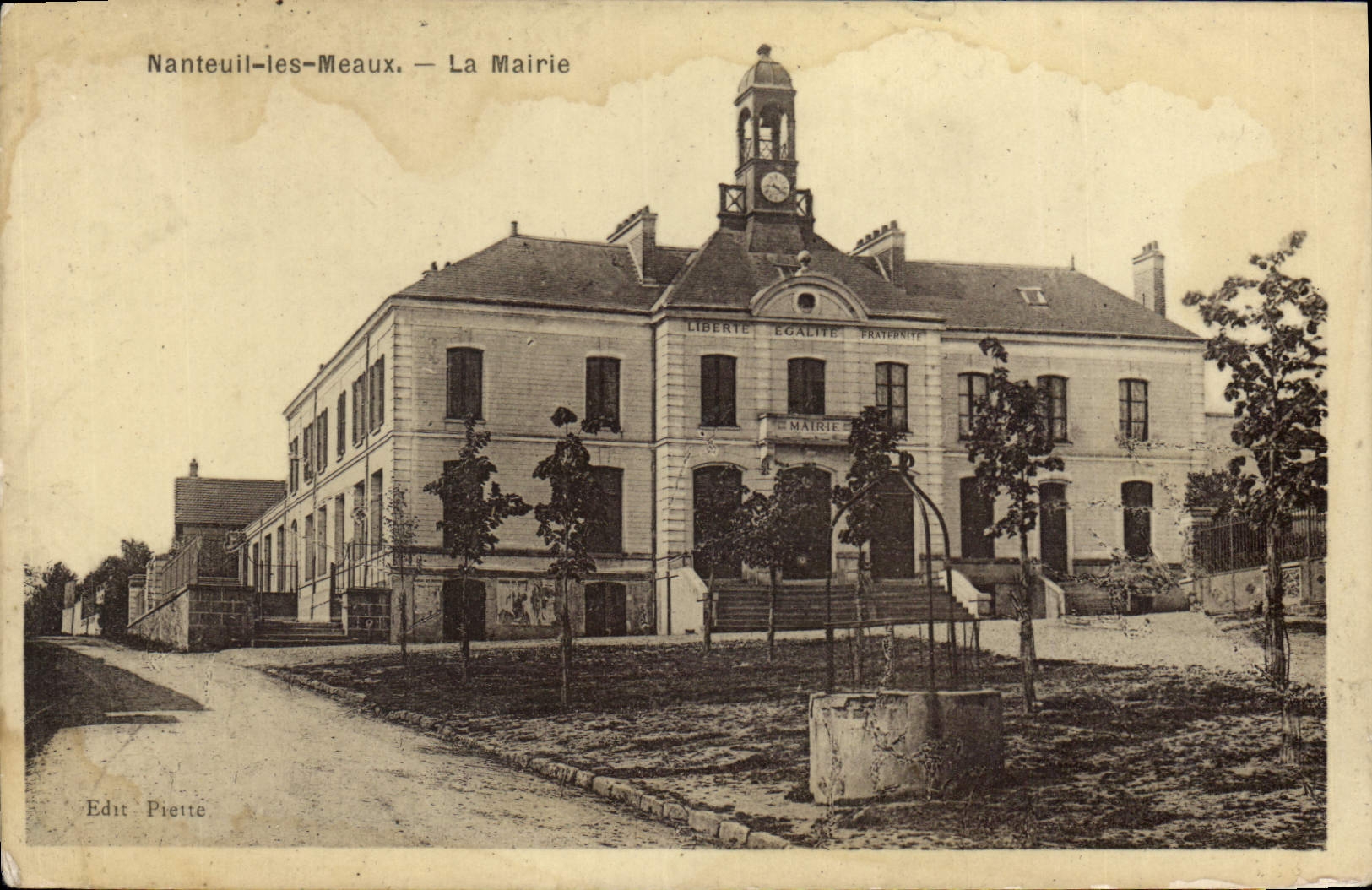 Nanteuil-les-Meaux — The Town Hall — Edit Piette
