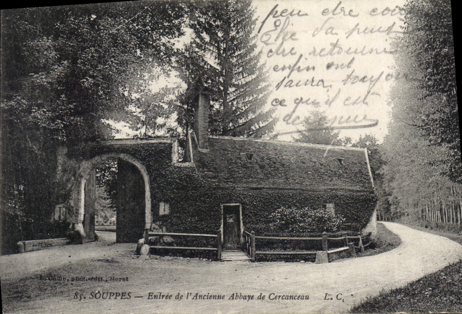CPA Souppes entree de l'Ancienne Abbaye de Cercanceau 