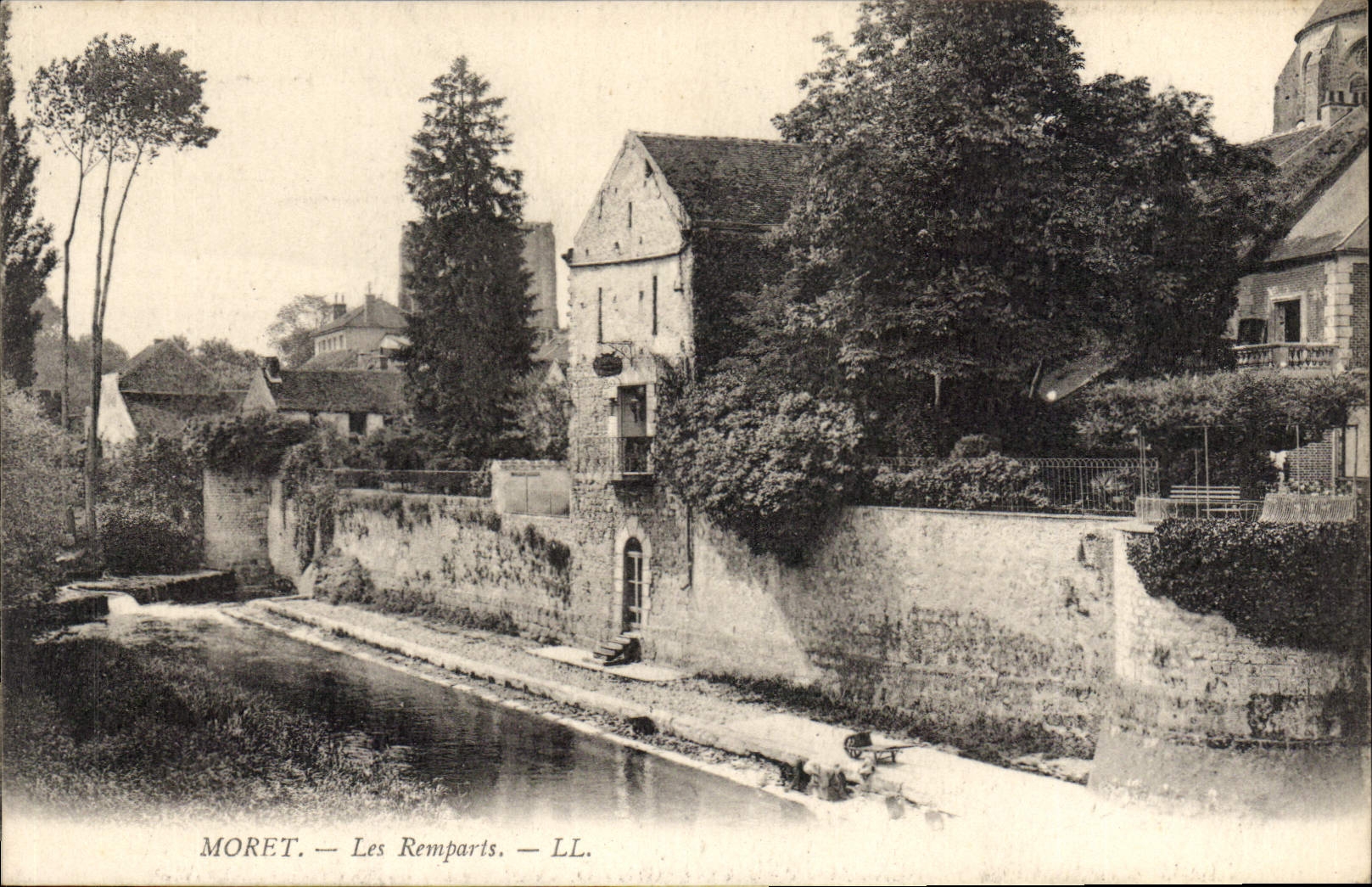 Moret — Les Remparts — LL.