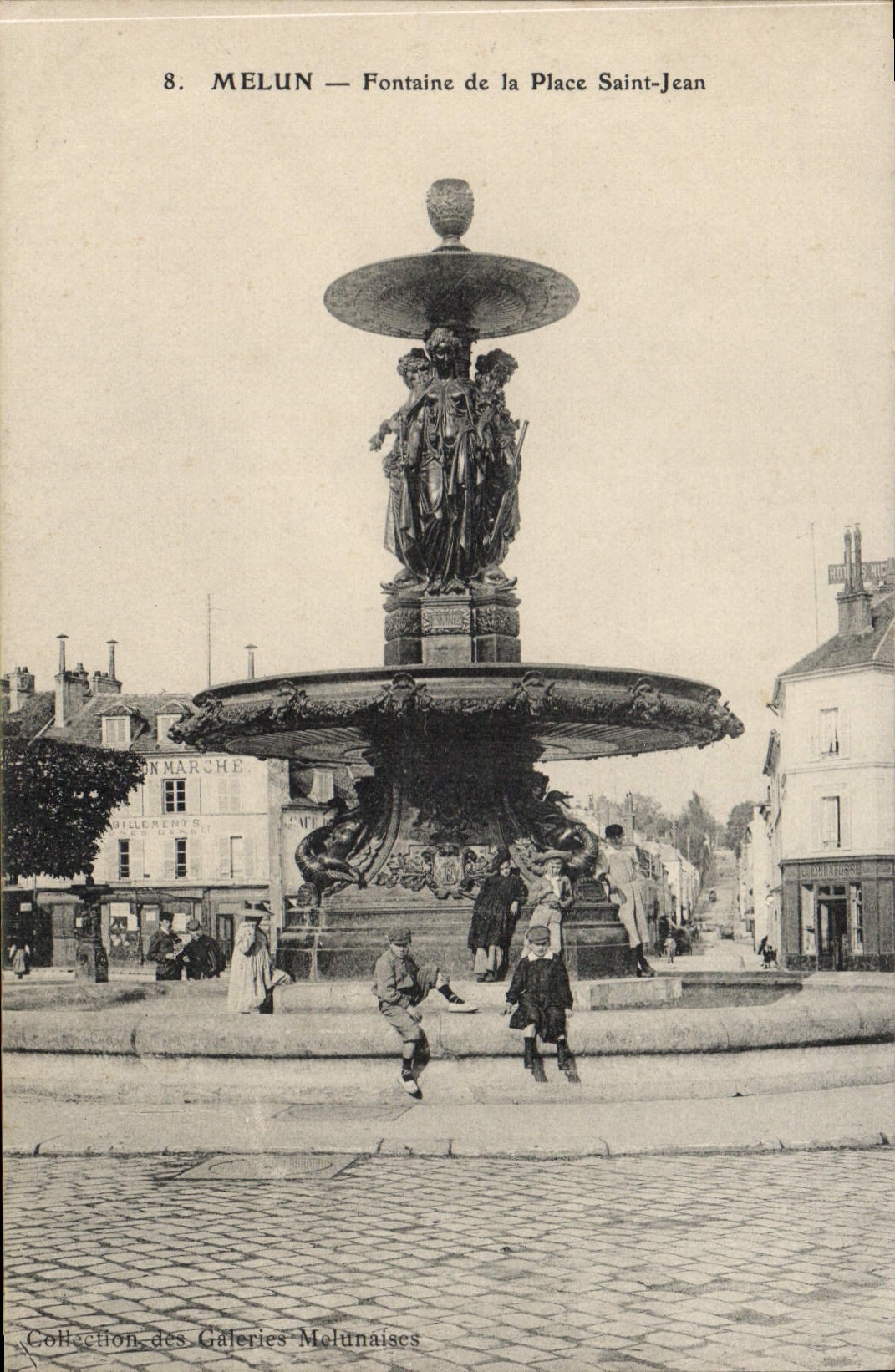 Melun — Fontaine de la Place Saint-Jean — Collection des Galeries Melunaises