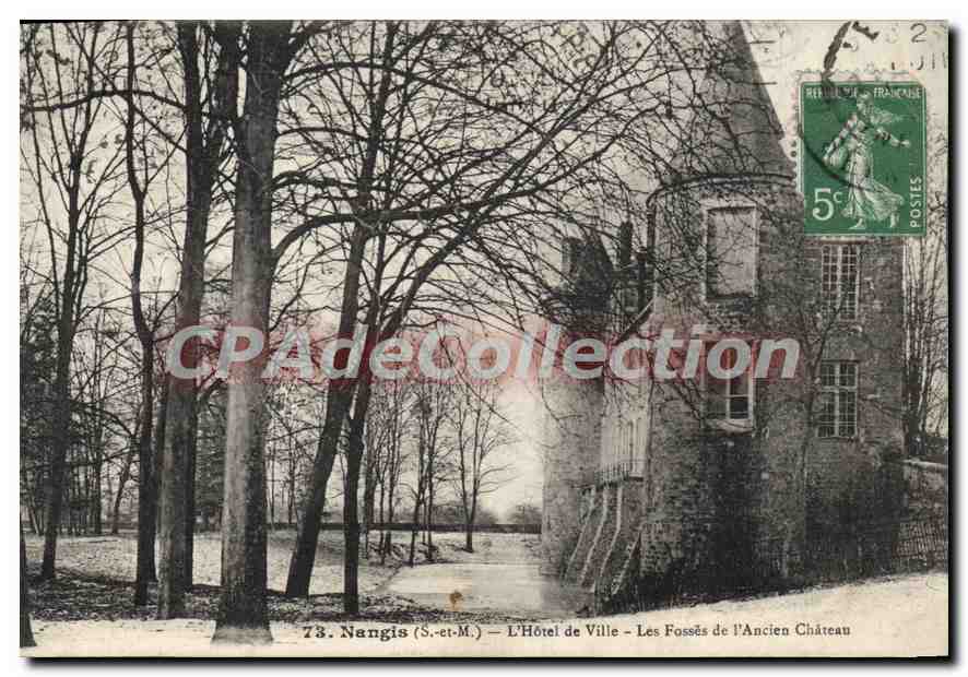 Nangis (S.-et-M.) — L'Hôtel de Ville — Les Fossés de l'Ancien Château — CPAdeCollection