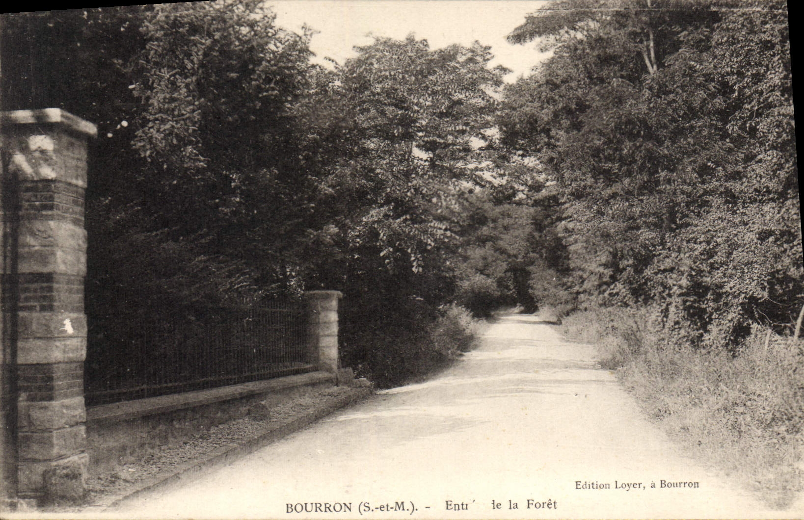 Bourron (S.-et-M.) - Entrance to the Forest — Edition Loyer, from Bourron