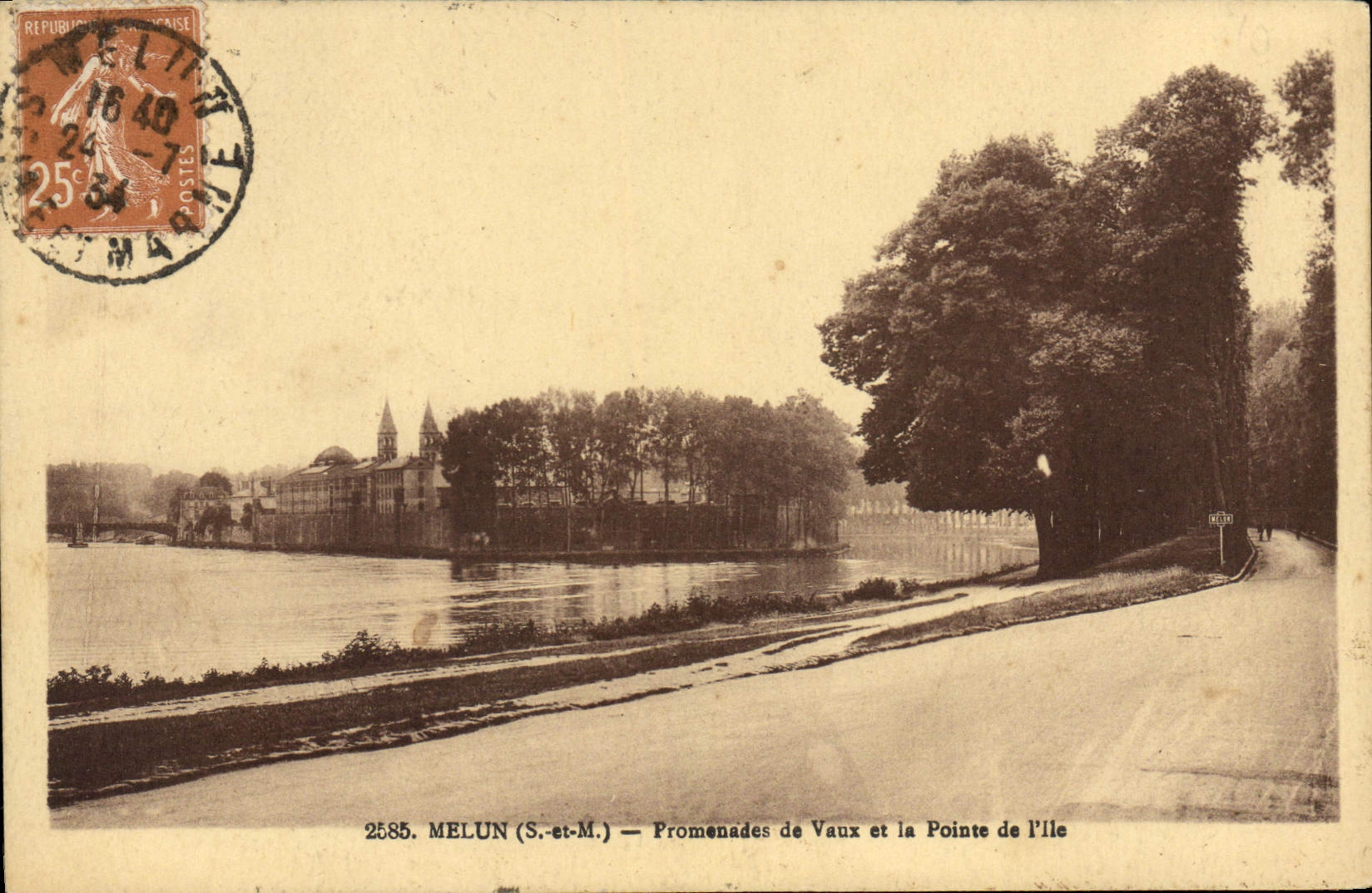 MELUN (S.-et-M.) — Promenades de Vaux et la Pointe de l'Île