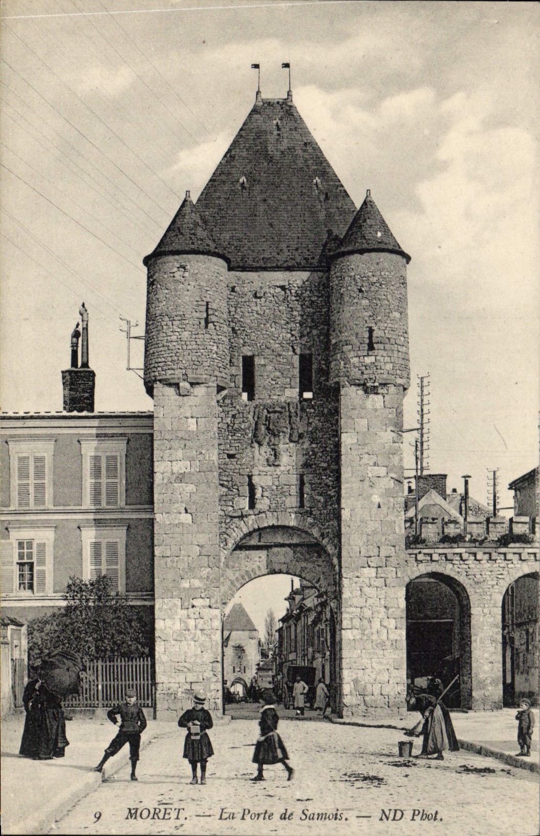 Moret — La Porte de Samois — ND Pbot.