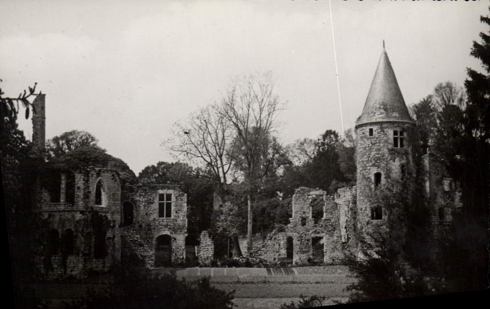 Les ruines du Vivier (Charles VI) — Chaumes-en-Brie (S. & M.) — Edit. RCCA - Bondy (Seine)