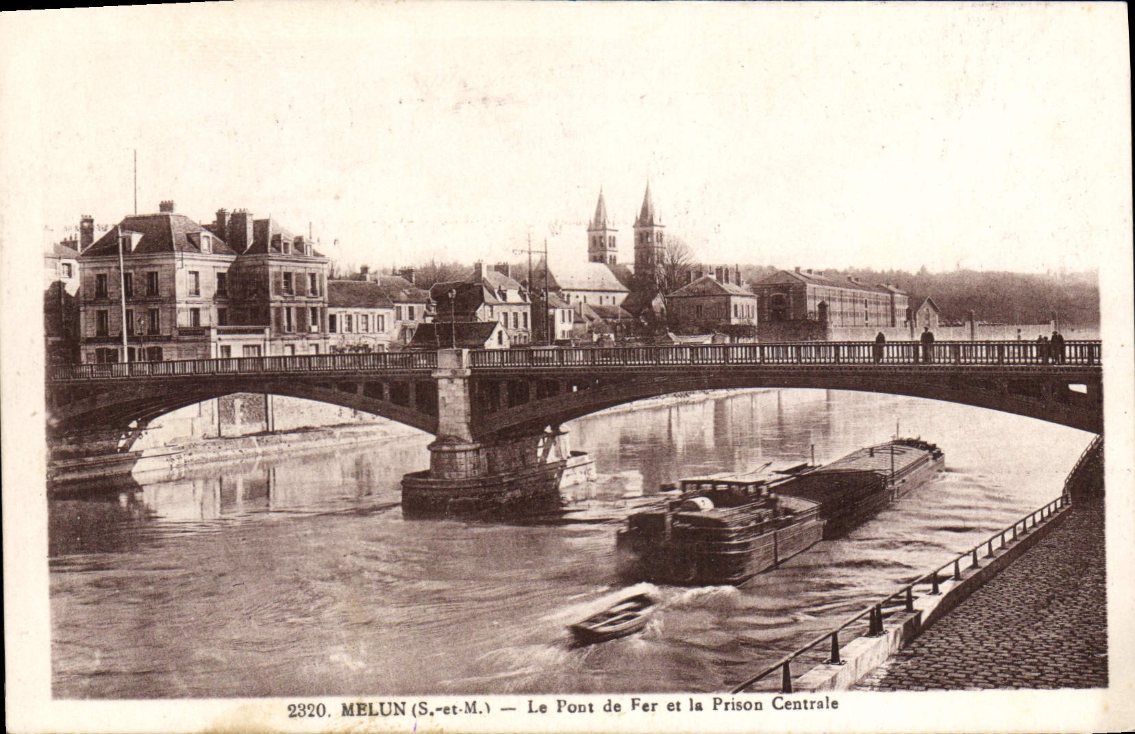 MELUN (S.-et-M.) — Le Pont de Fer et la Prison Centrale
