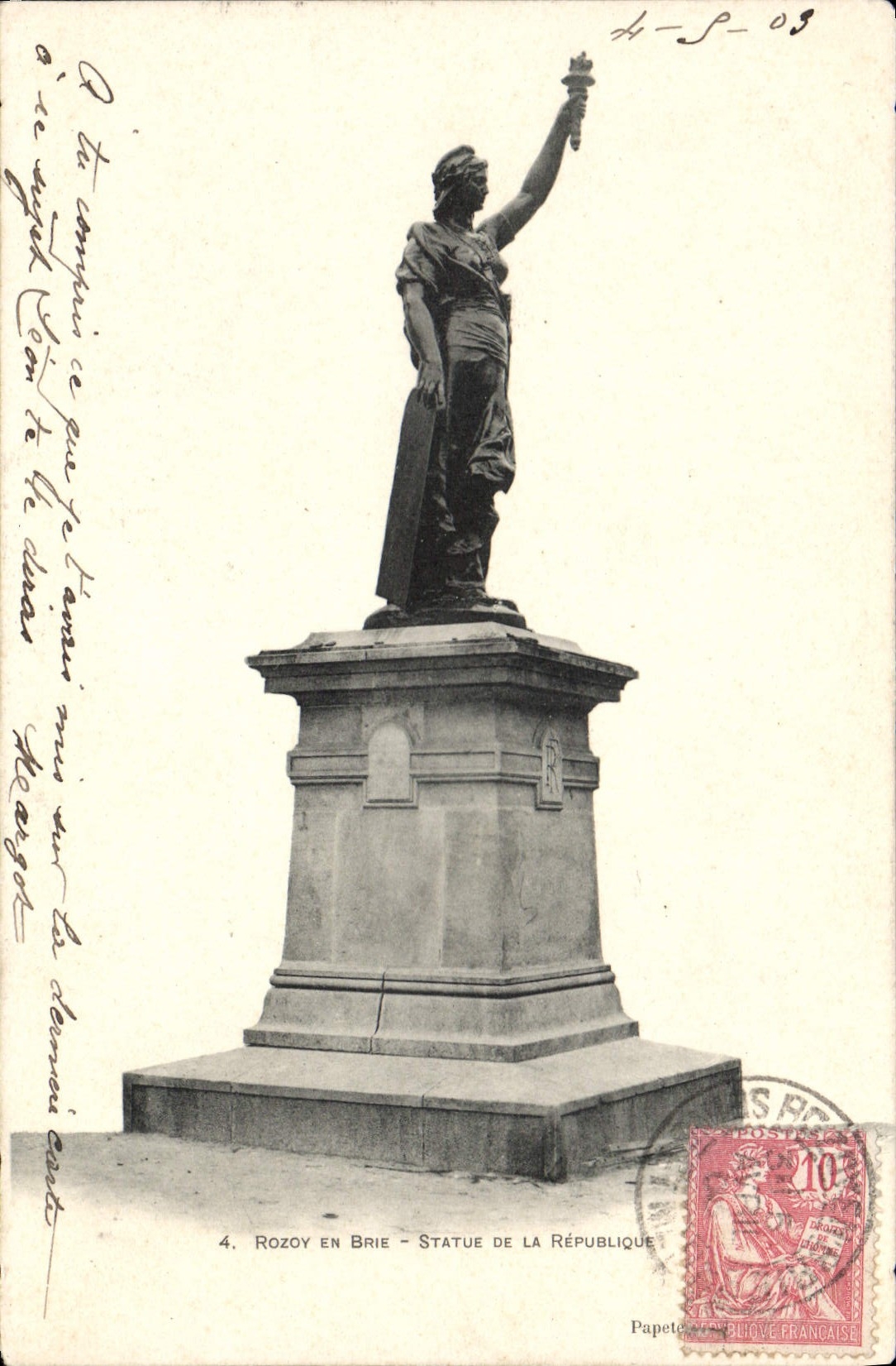 CPA Rozoy en Baie Statue de la Republique 