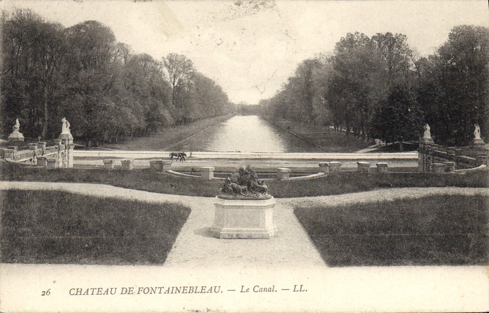 Castello di Fontainebleau — Il Canale — LL.