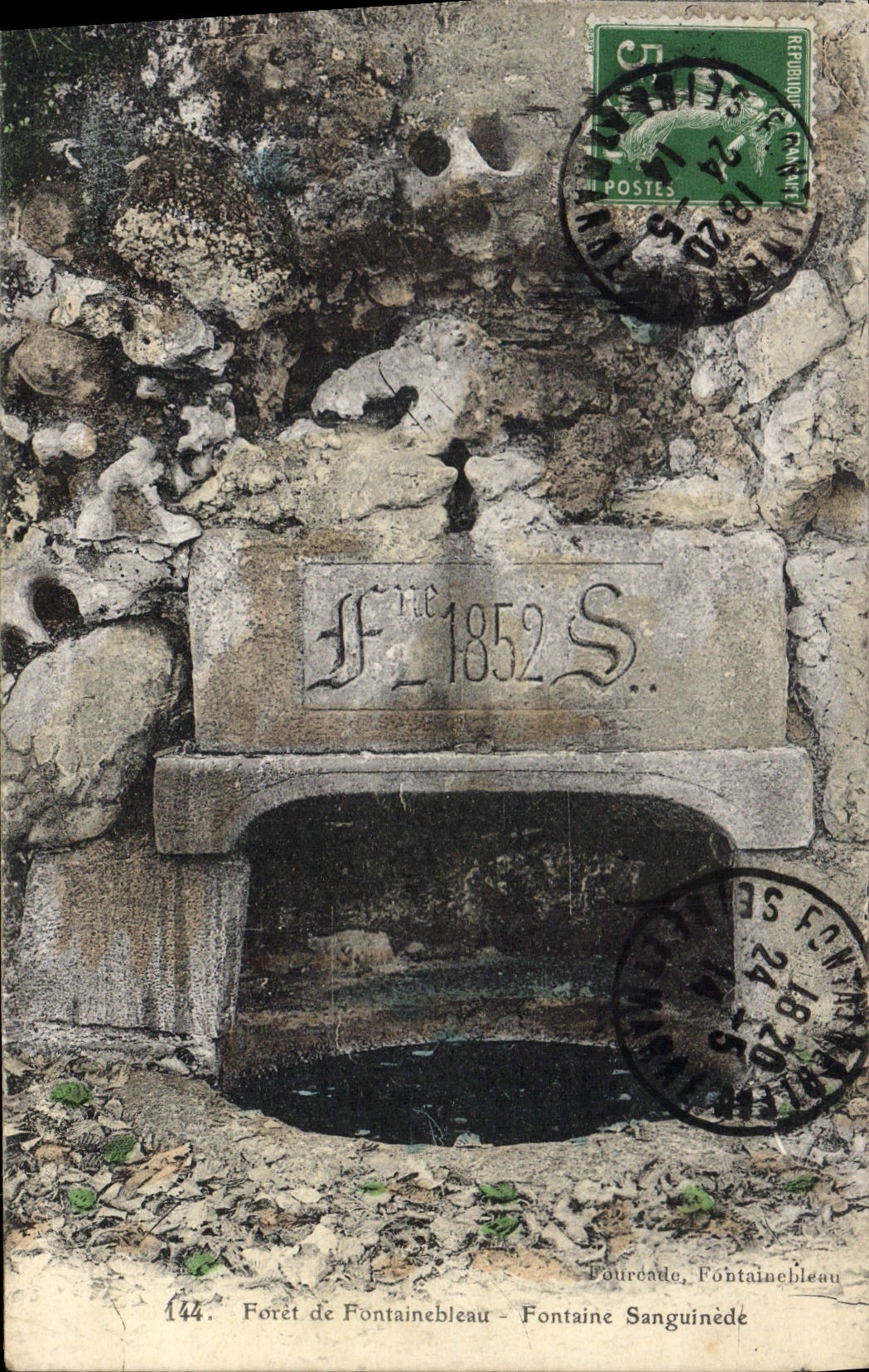 Fontaine Sanguinédé — Bosque de Fontainebleau — editor Fourcade, n°144