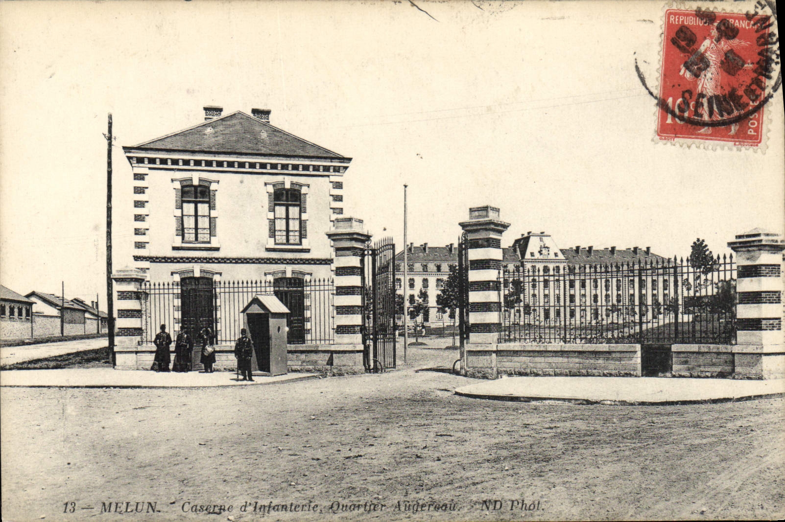 CPA Melun Caserne d'Infanterie Quartier Augereoir