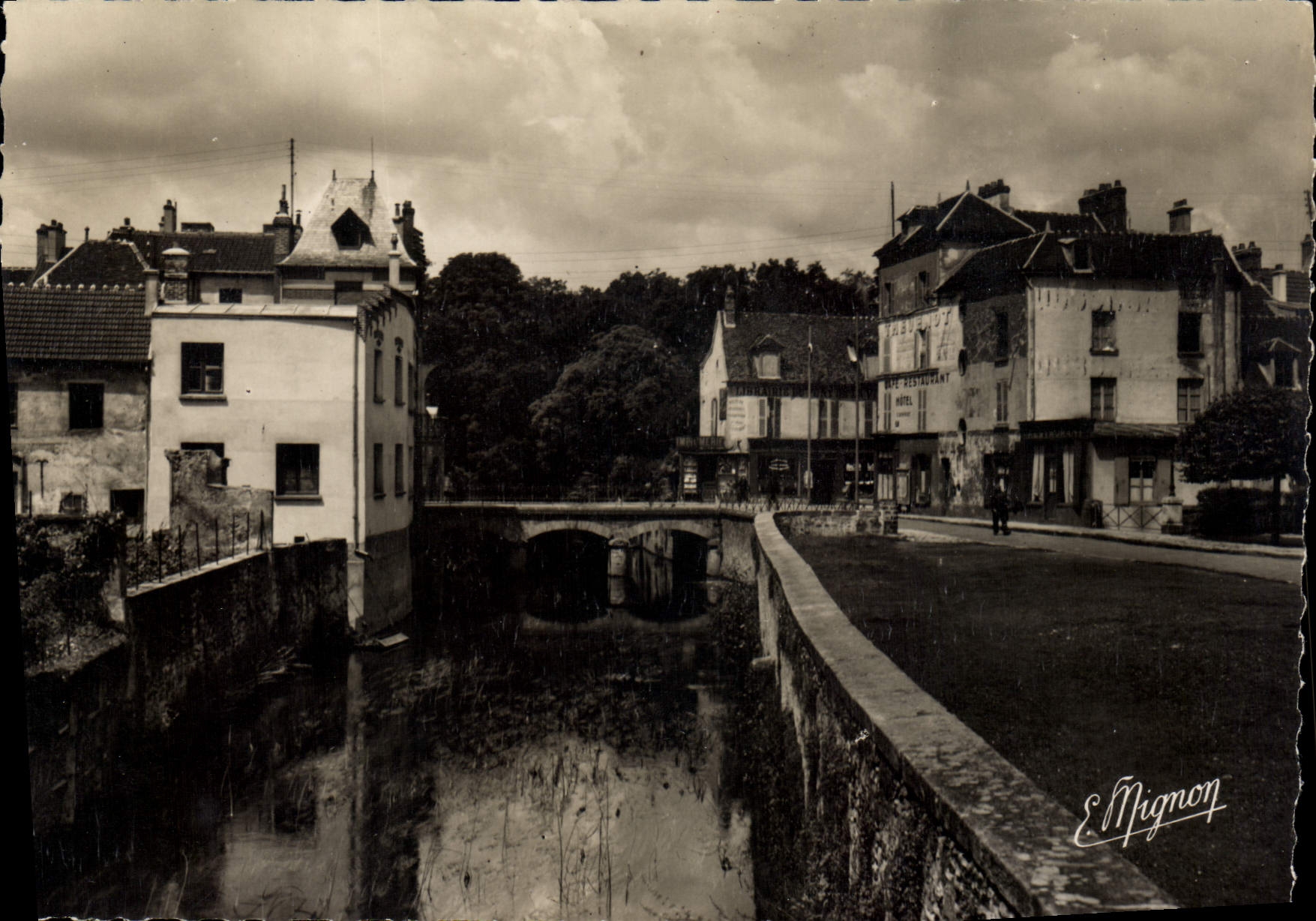 COULOMMIERS - Le Pont de la Ville sur le Grand Morin — E. Mignon