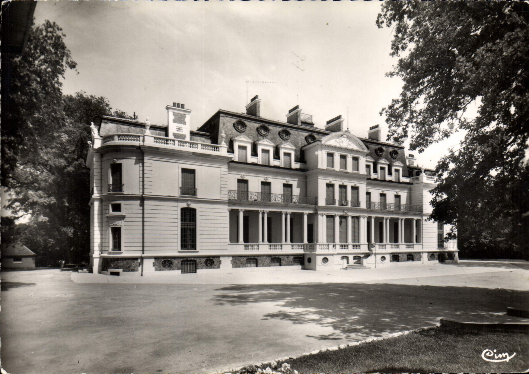 Château de Gurcy-le-Châtel — École de Métiers 'Électricité de France' — Cim