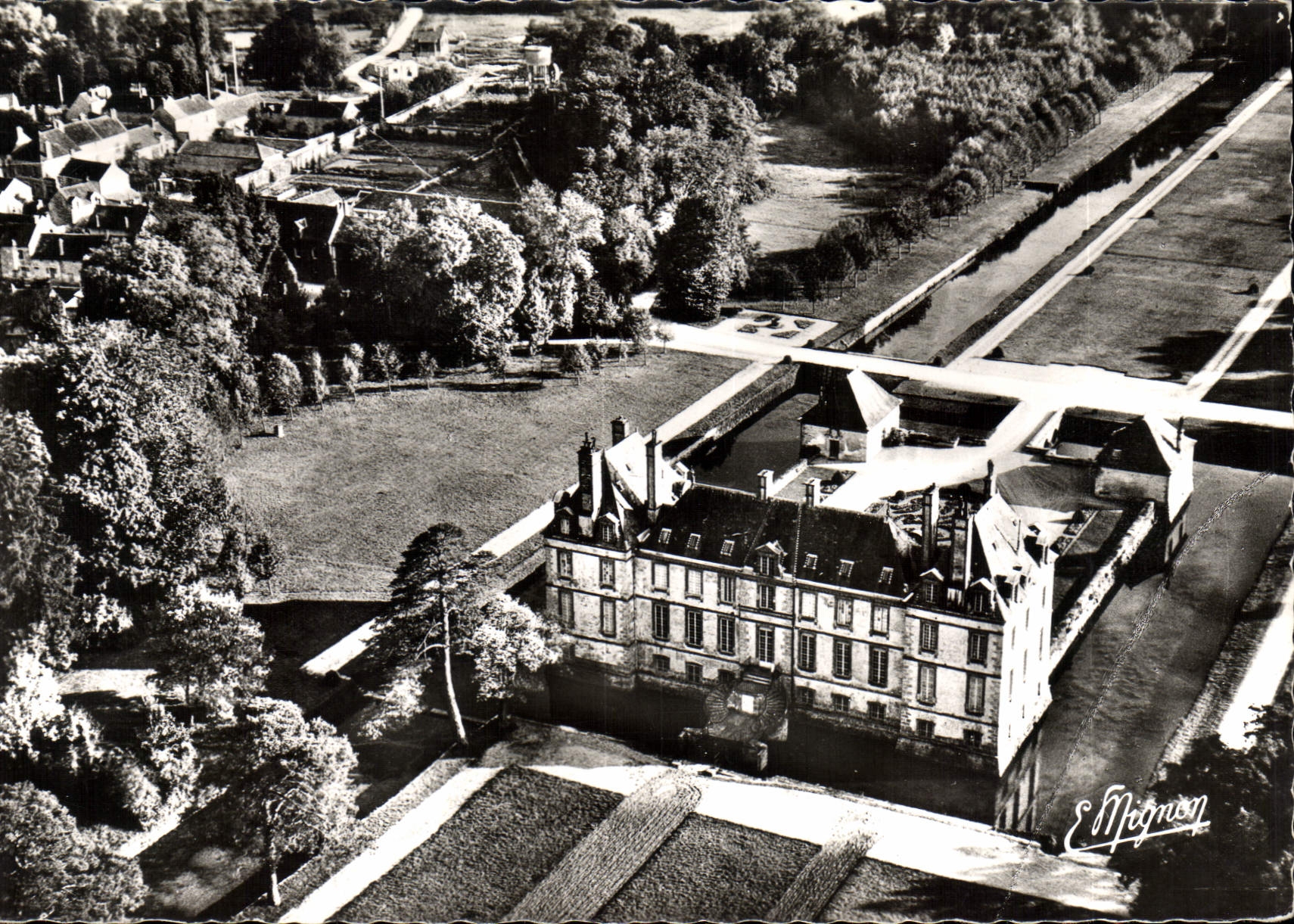 Bourron-Marlotte — Vue aérienne du château — E. Mignon