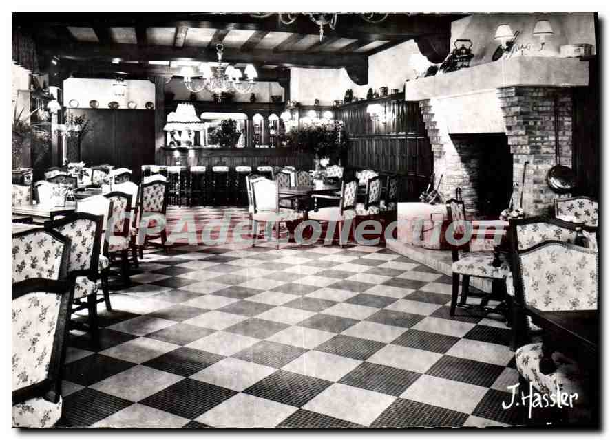 Intérieur d'un bar à chevalet — Barbizon — Photo J. Hassler