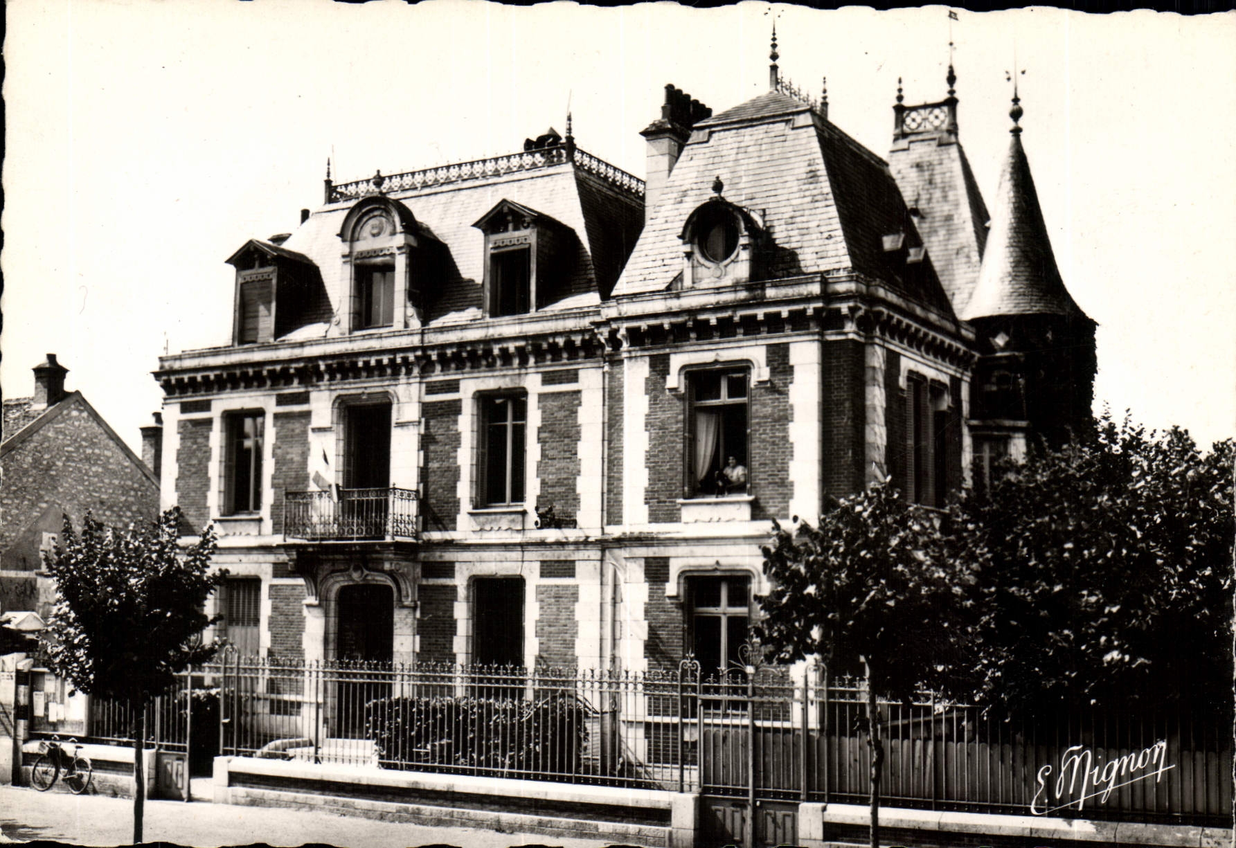 CPSM Souppes dur Loing (S et M) L'Hotel de Ville