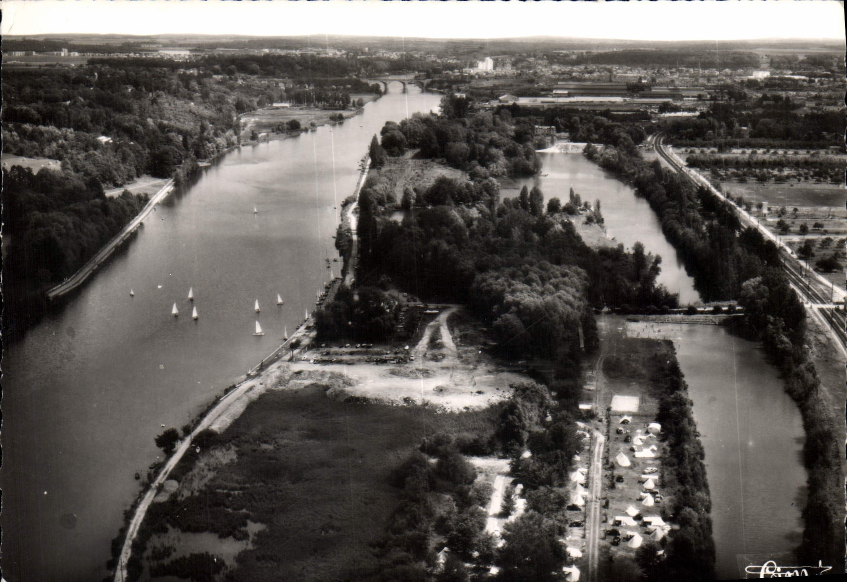 CPSM Dammarie les Lys (S et M) Vue aerienne Vallee de la Seine Base Ecole de Yachting leger du Dorri