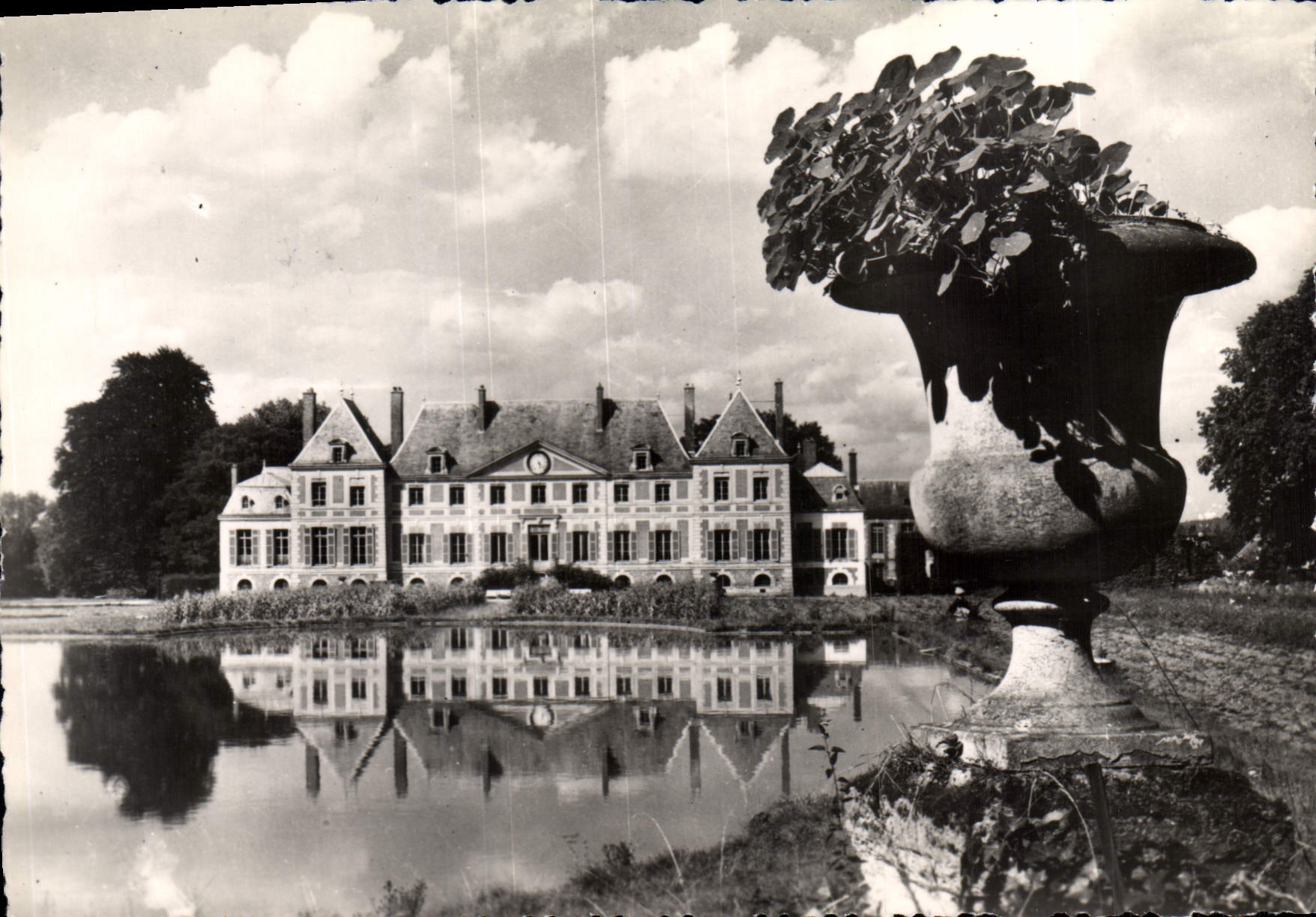 Château de Guermantes — S.-et-M. — Washington Collection