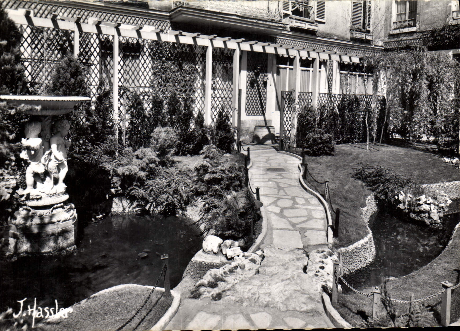 Tuin van het Hotel Napoléon — Fontainebleau — Foto J. Hassler