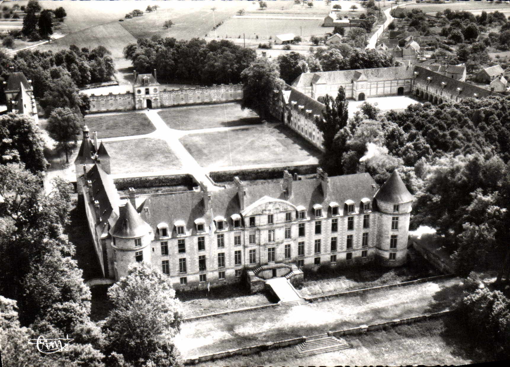 Fleury-en-Bière — Château construit par Cosmes Claussé en 1554 — Combiér Photographe