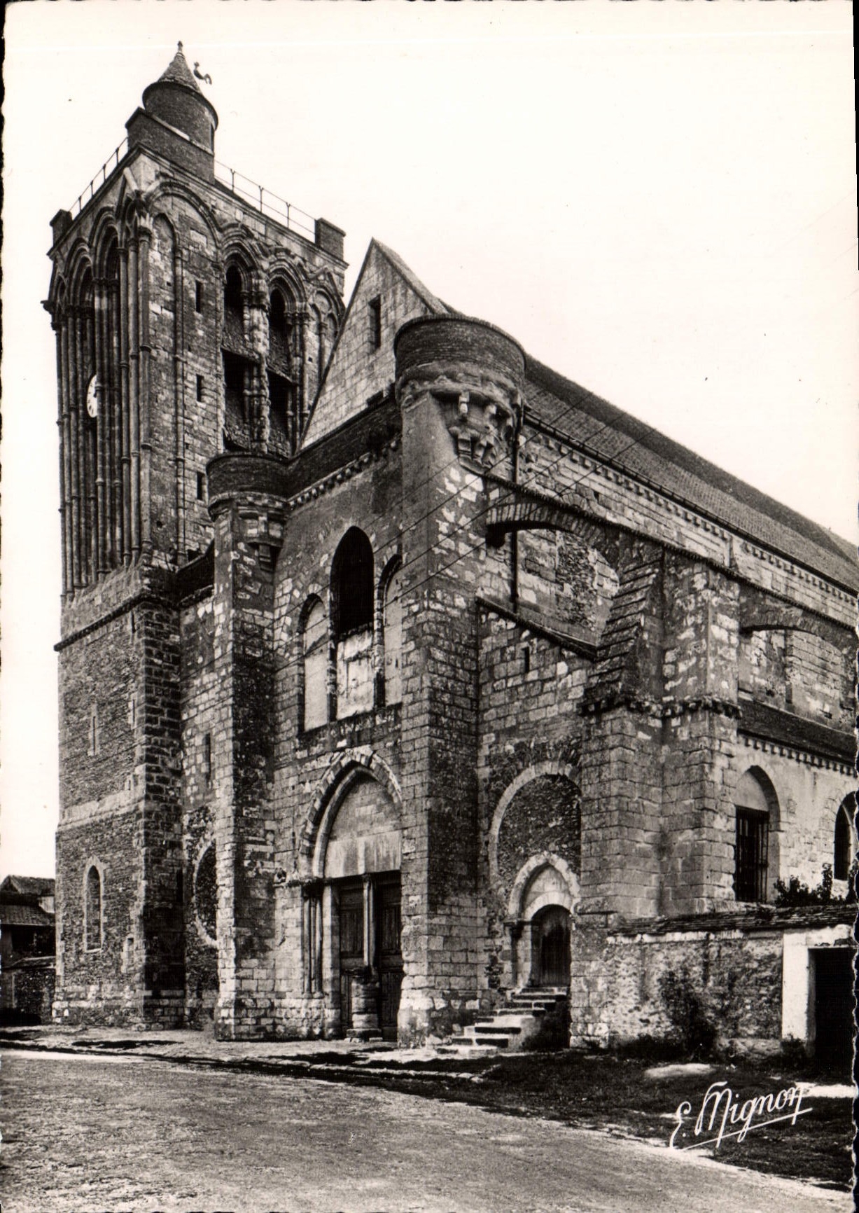 Façade de la Collégiale Saint-Martin de Champeaux — Champeaux (S.-et-M.) — E. Mignon