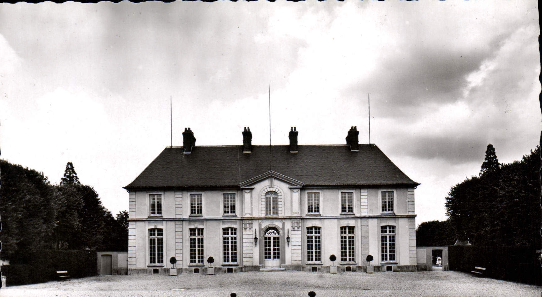 Castillo de Venteuil - Jouarre (S.-et-M.) — Fachada sur — Ediciones de Arte 'YVON', París