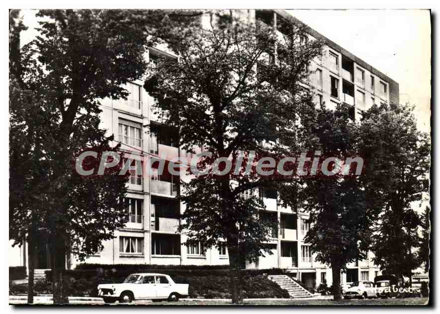 MELUN (Seine-et-Marne) — Les H.L.M. au square de Lorient — Editions de Massy