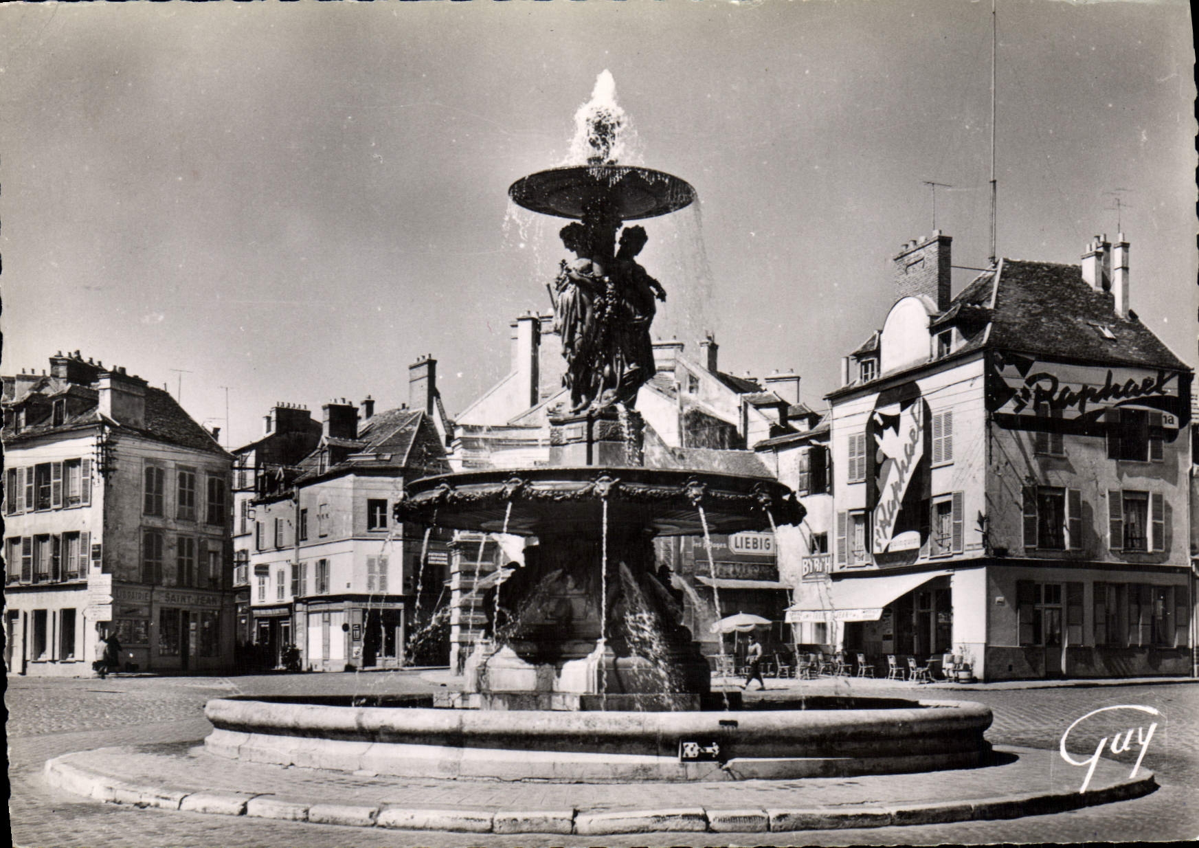CPSM Melun (Seine et Marne)La Fontaine de la Place Saint Jean