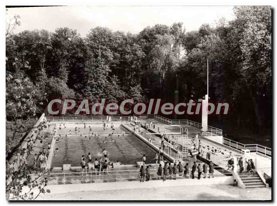 Swimming Pool of the Free College of Juilly — Seine-et-Marne — Publisher Photos Le Moutet