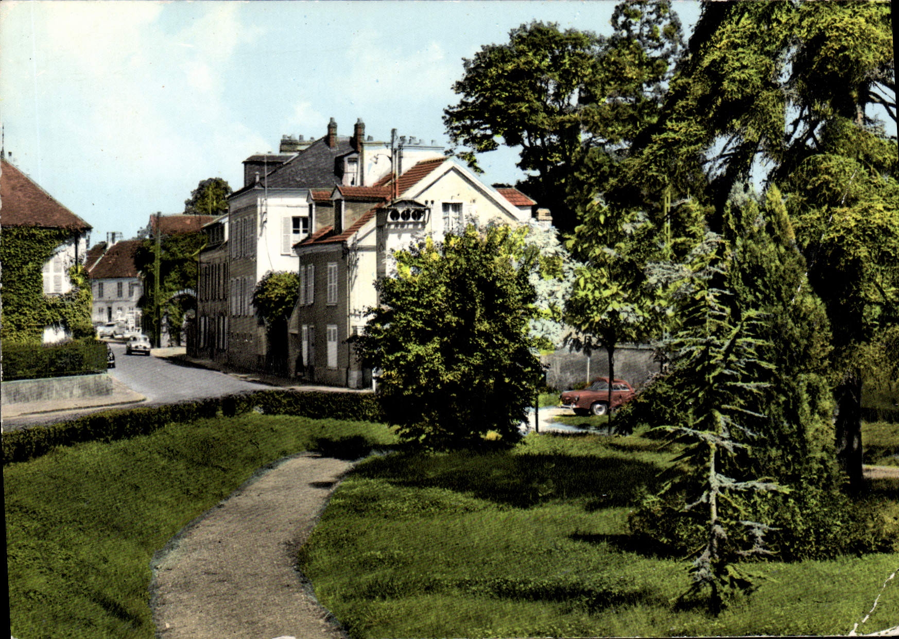 Couilly-Pont-aux-Dames — Le centre — éditeur inconnu, n° de série non visible