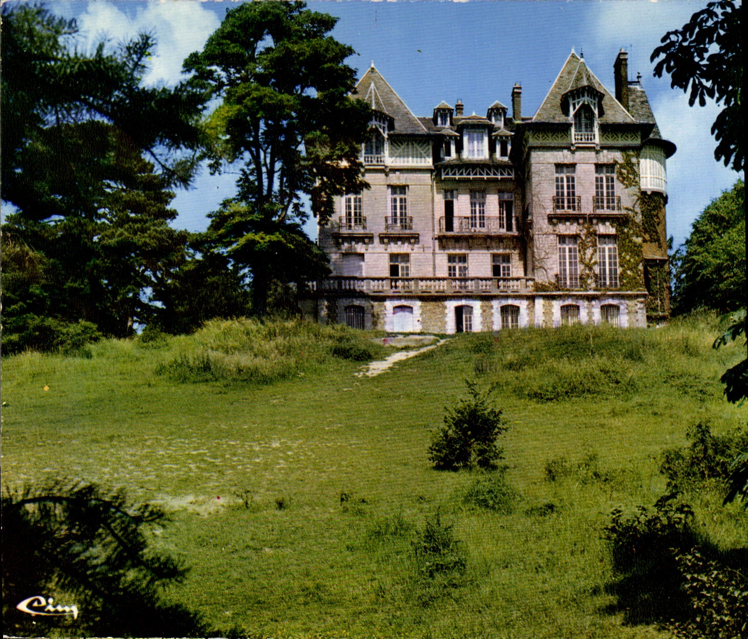 Château Bellevue — Crouy-sur-Ouercq — Imprimeur Combier