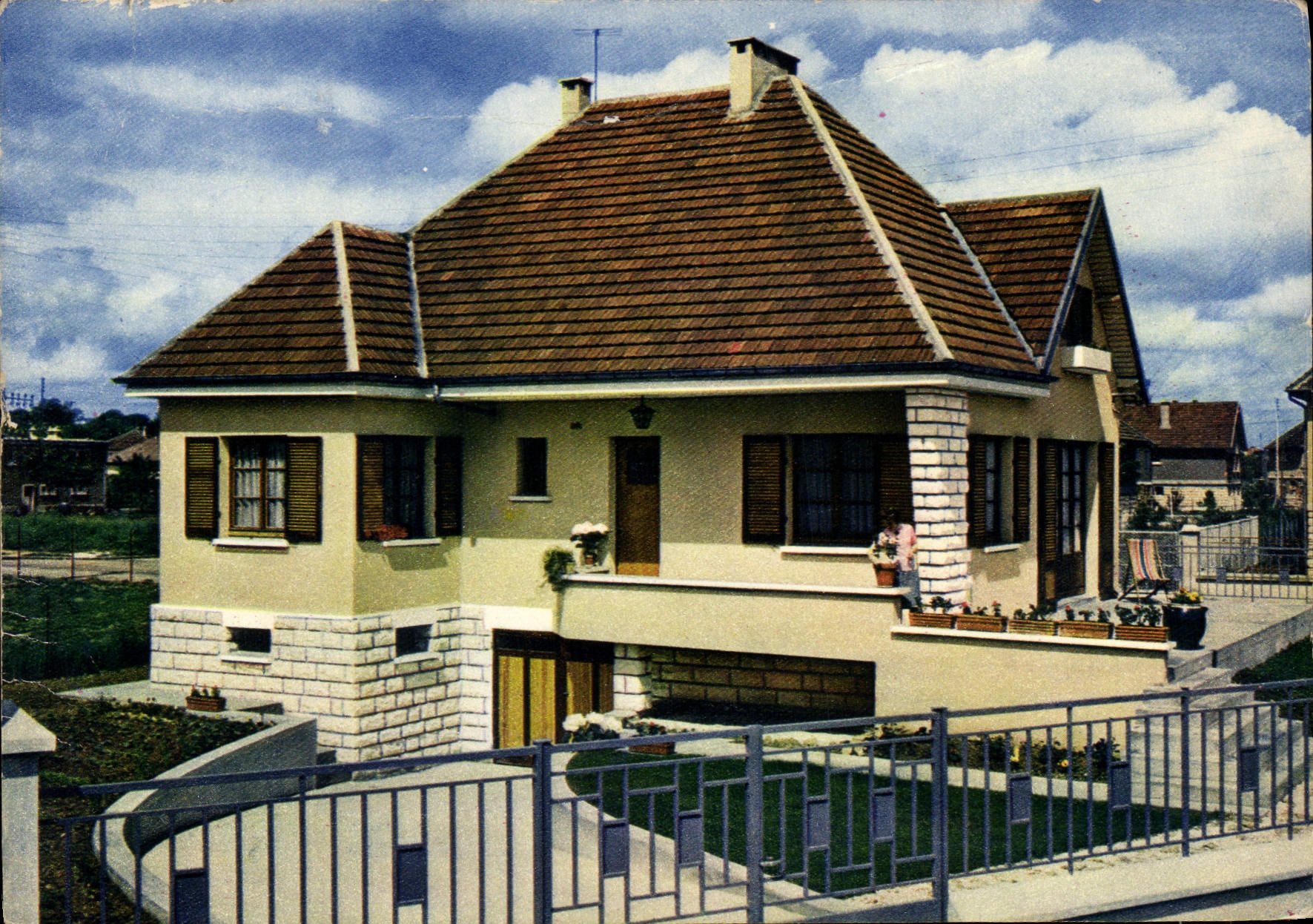 CPSM Combs la Ville (S et M) Lotissement Beaux Soleil Maison de la Famille Coudert