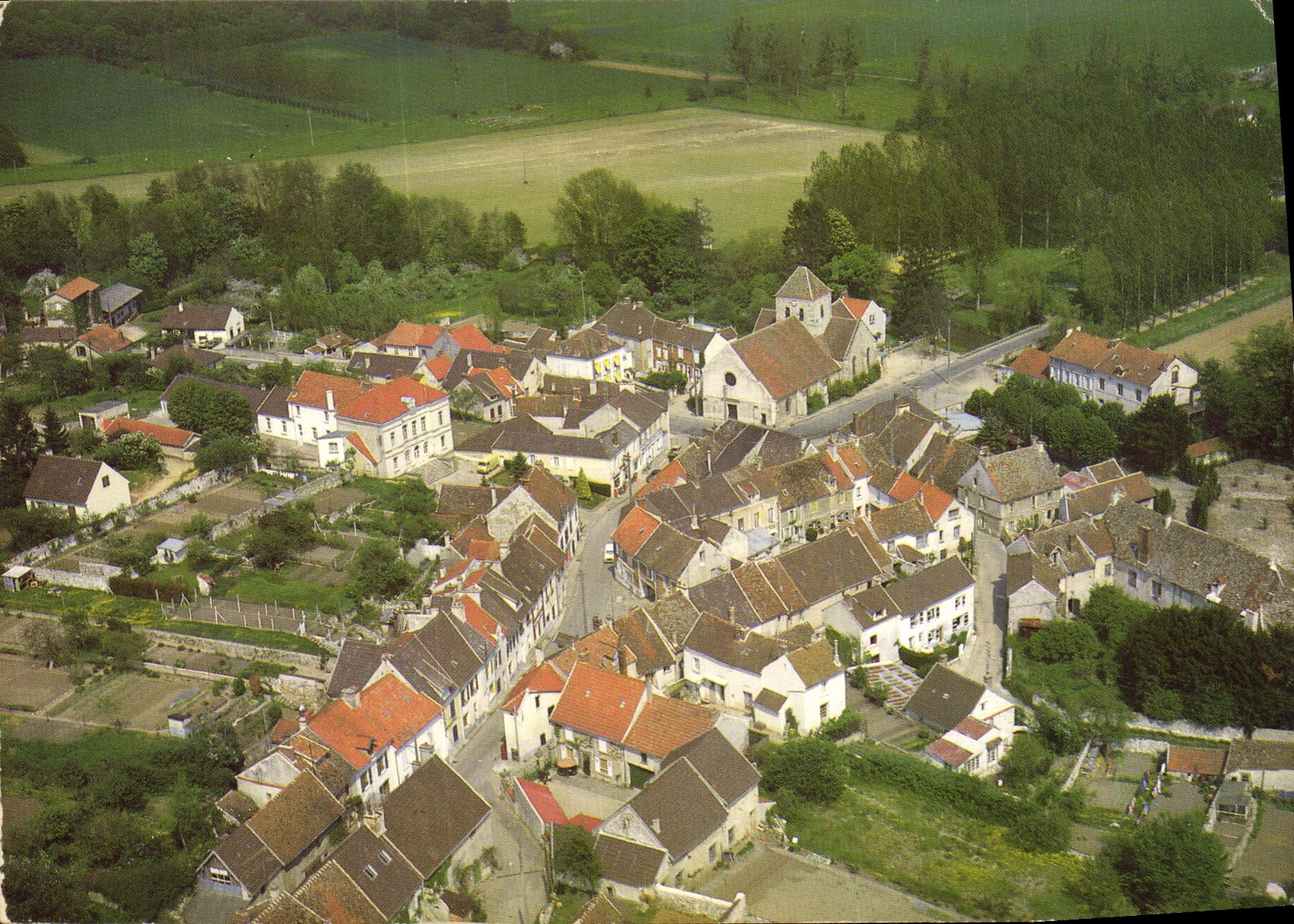 St-Cyr-sur-Morin — Vue aérienne — Pierre Macélan, série 1970