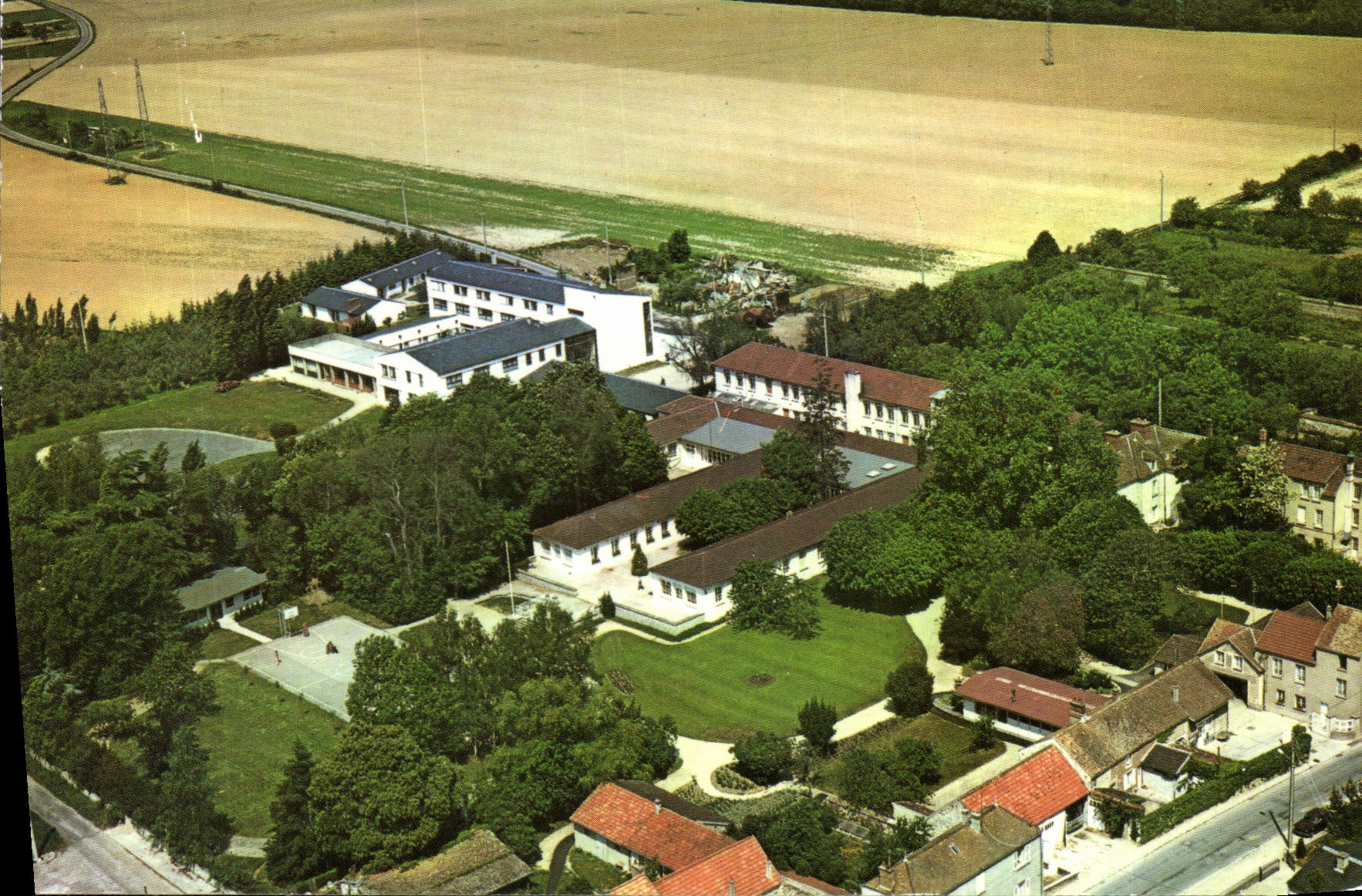 Centre Médico-Scolaire "Ellen Poidatz" — Saint-Fargeau-Ponthierry — Éditeur : Ruyvant Production
