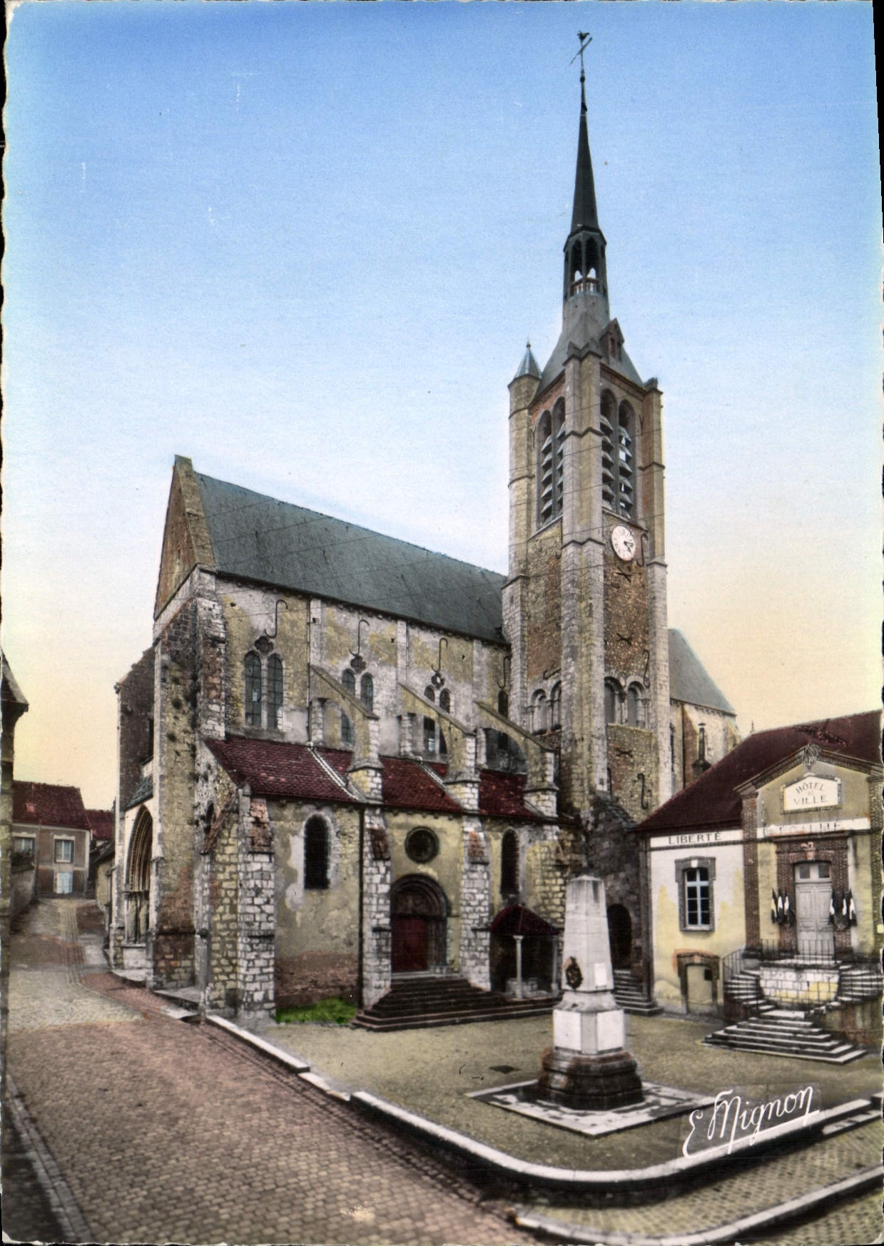 CPSM Donnemarie en Montois (S et M) Eglise Notre Dame (XIIe et XIIIe siecles)