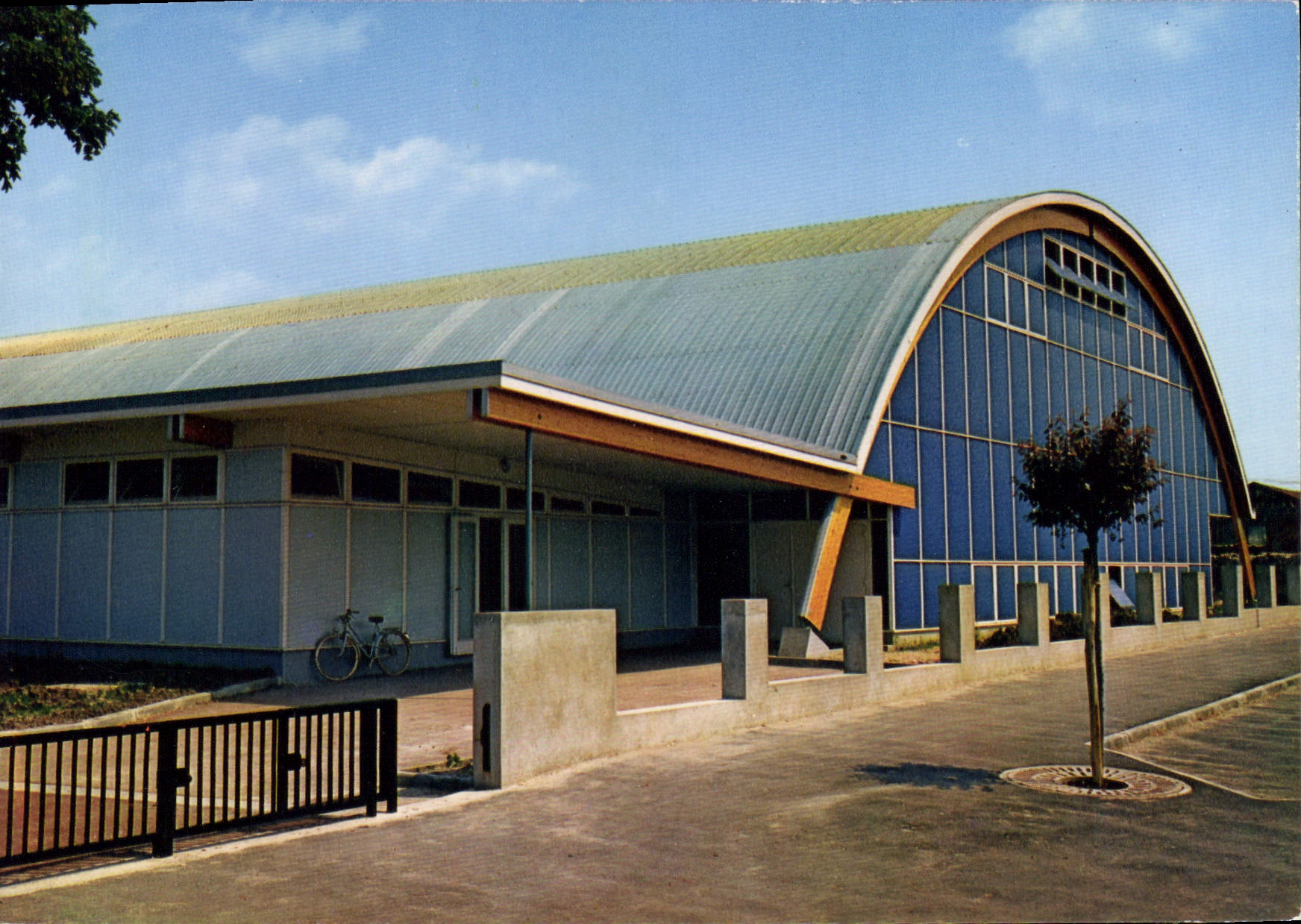 CPSM Villeparisis (S et M) Le Gymnase Raymond Aubertin Arch M Trannoy Paris XVe