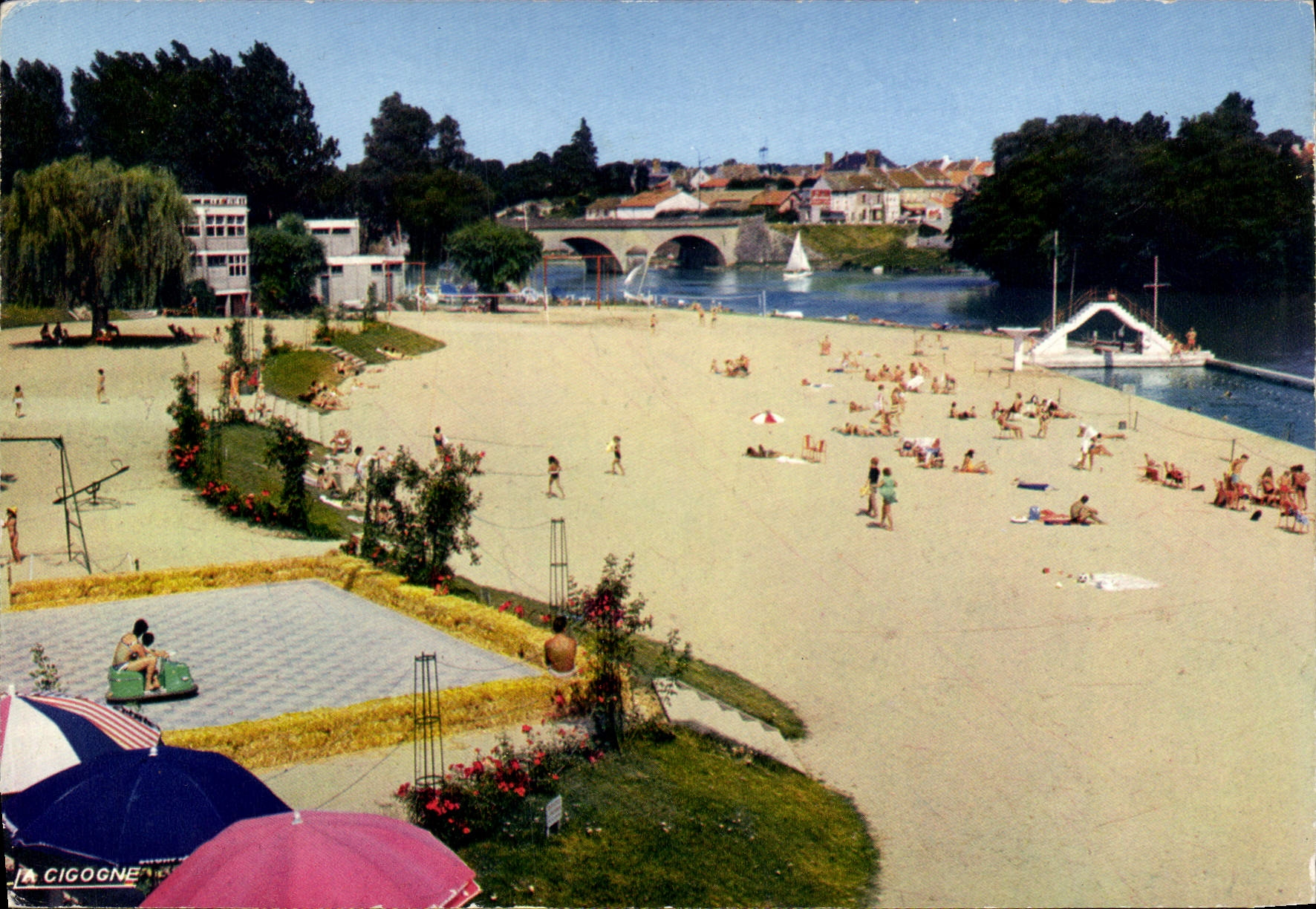 CPSM Meaux Trilport (Seine et Marne) La Plage en bord de Marne