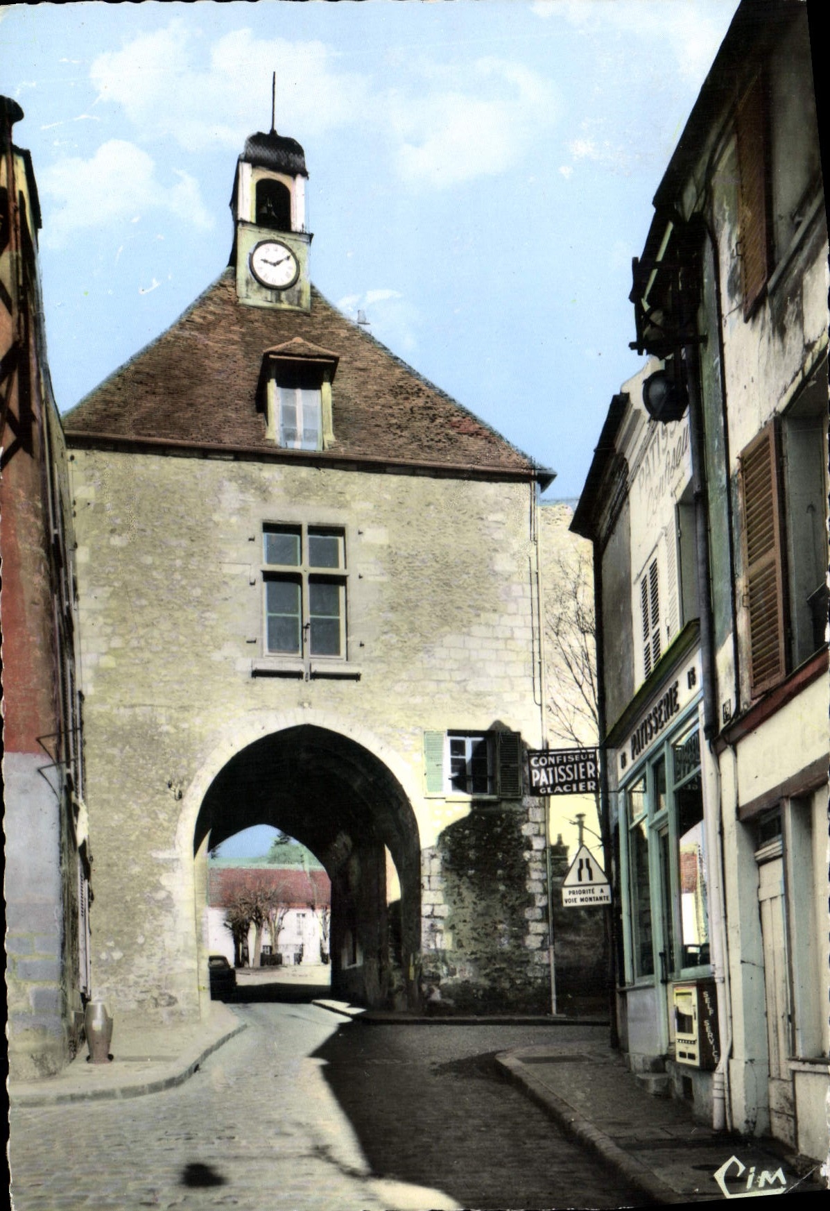 CPSM Tournan en Brie (S et M) Le Porche