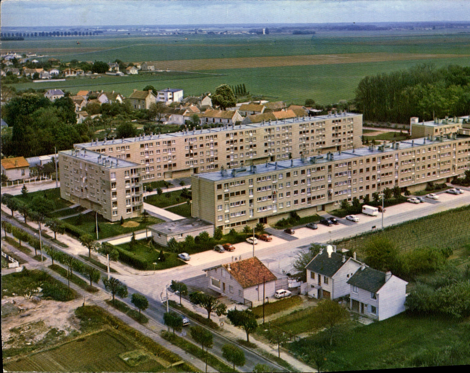 CPSM Moissy Cramayel (S et M) Vue aerienne Les HLM